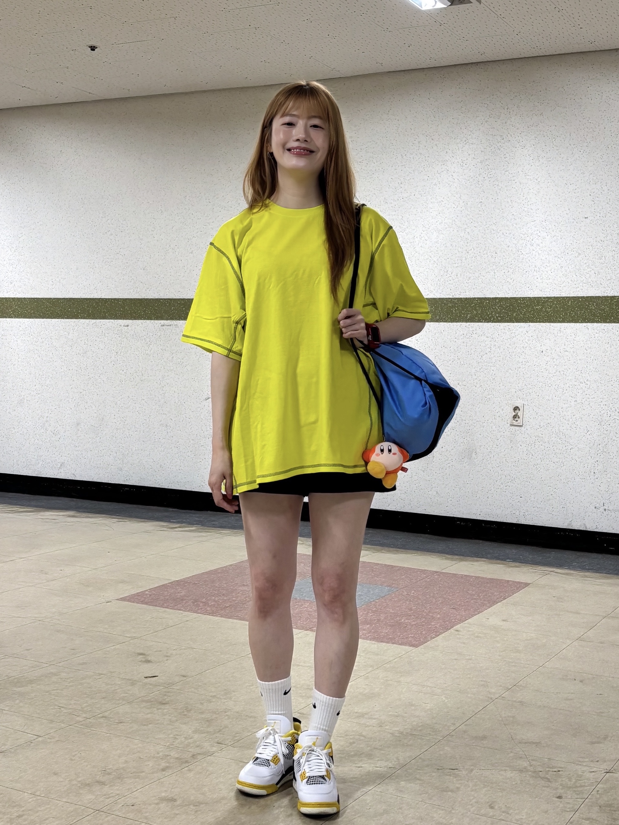 Stussy x Mountain Hardwear T-Shirt Flashlight, (W) Jordan 4 Retro Vivid Sulfur 착용 스타일 - 7