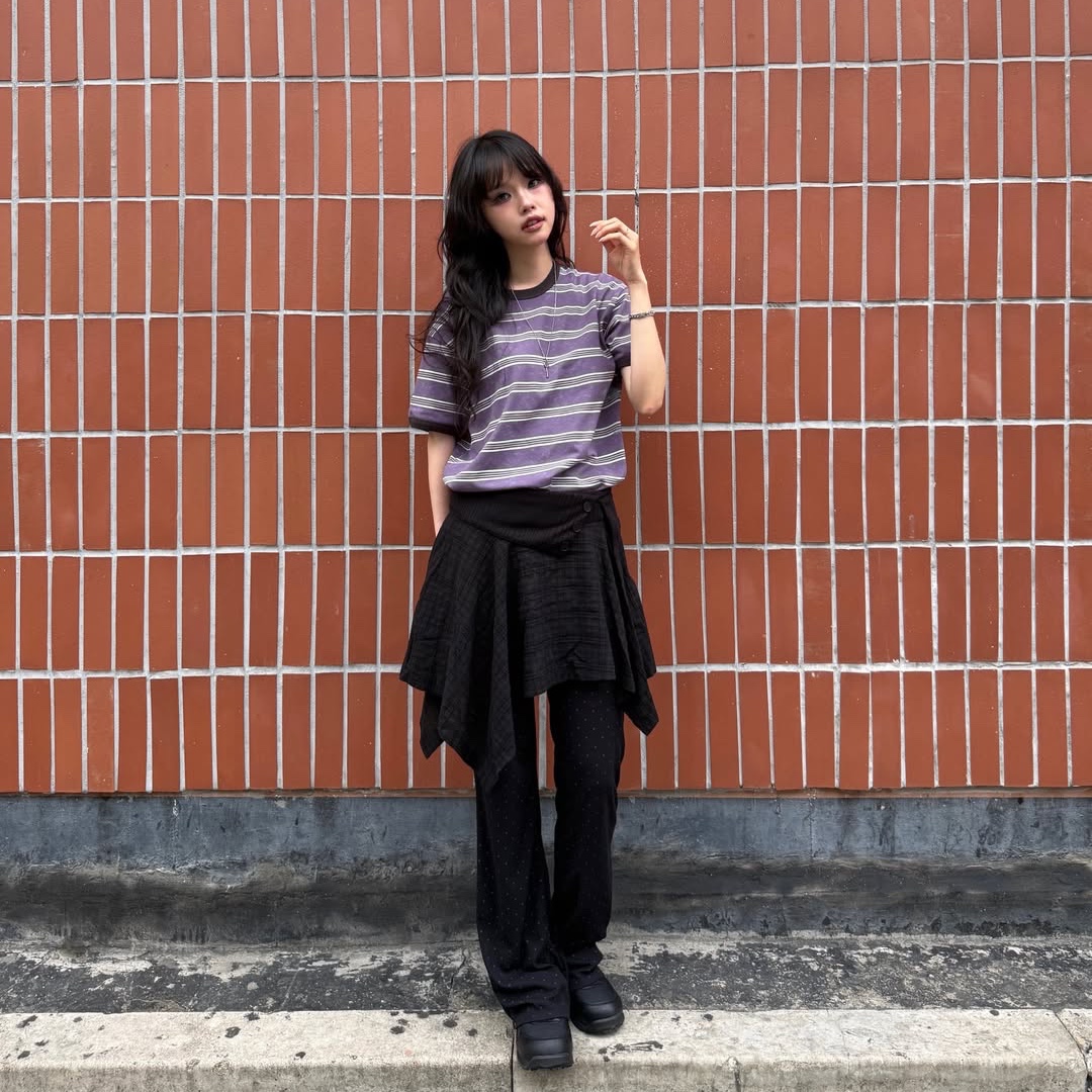 MAINBOOTH Rough Star Stripe T-shirt Purple 착용 스타일 - 1