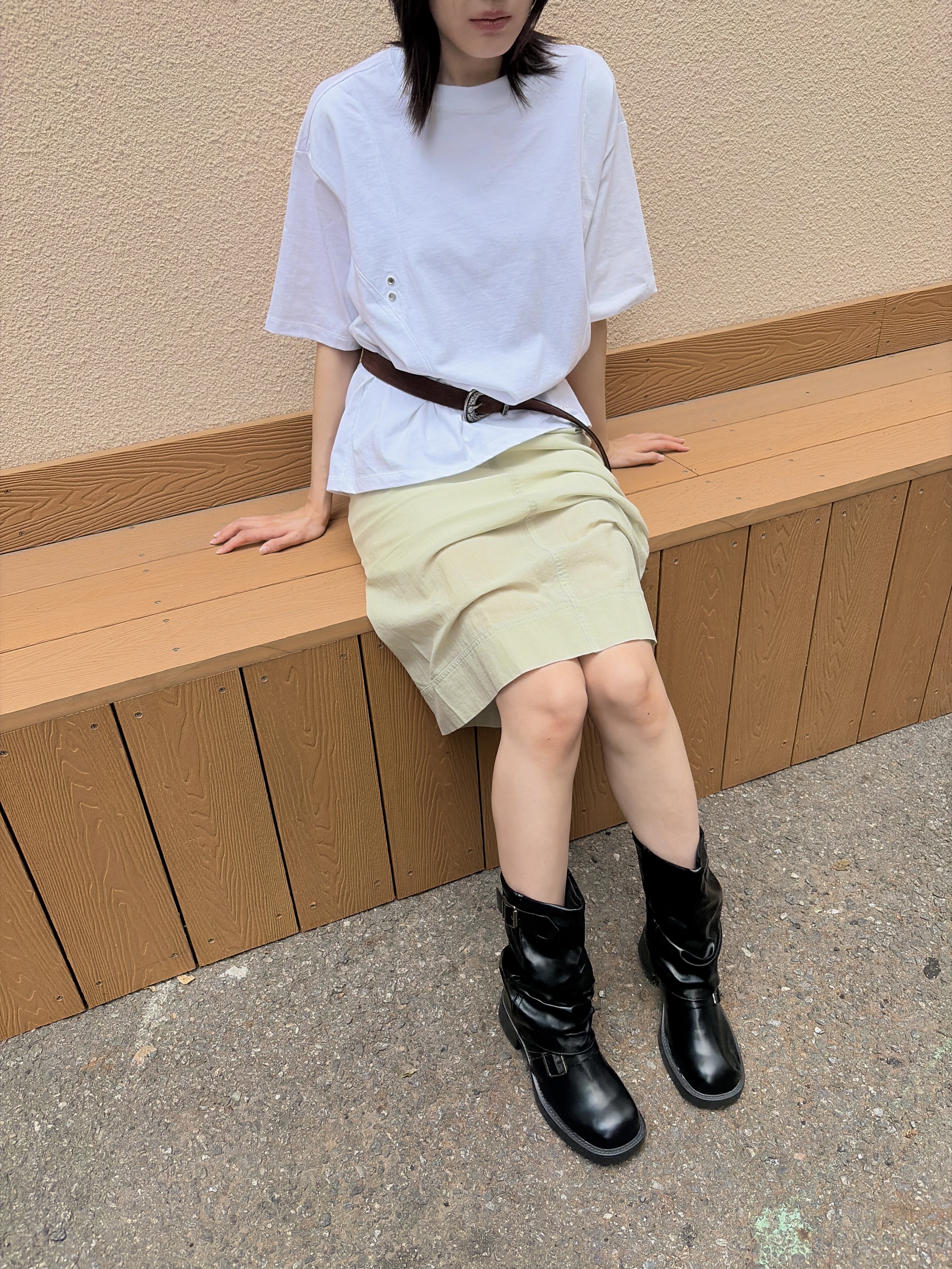 Riomeu Curved Incision Washed Short Sleeve T-shirt White 착용 스타일 - 3
