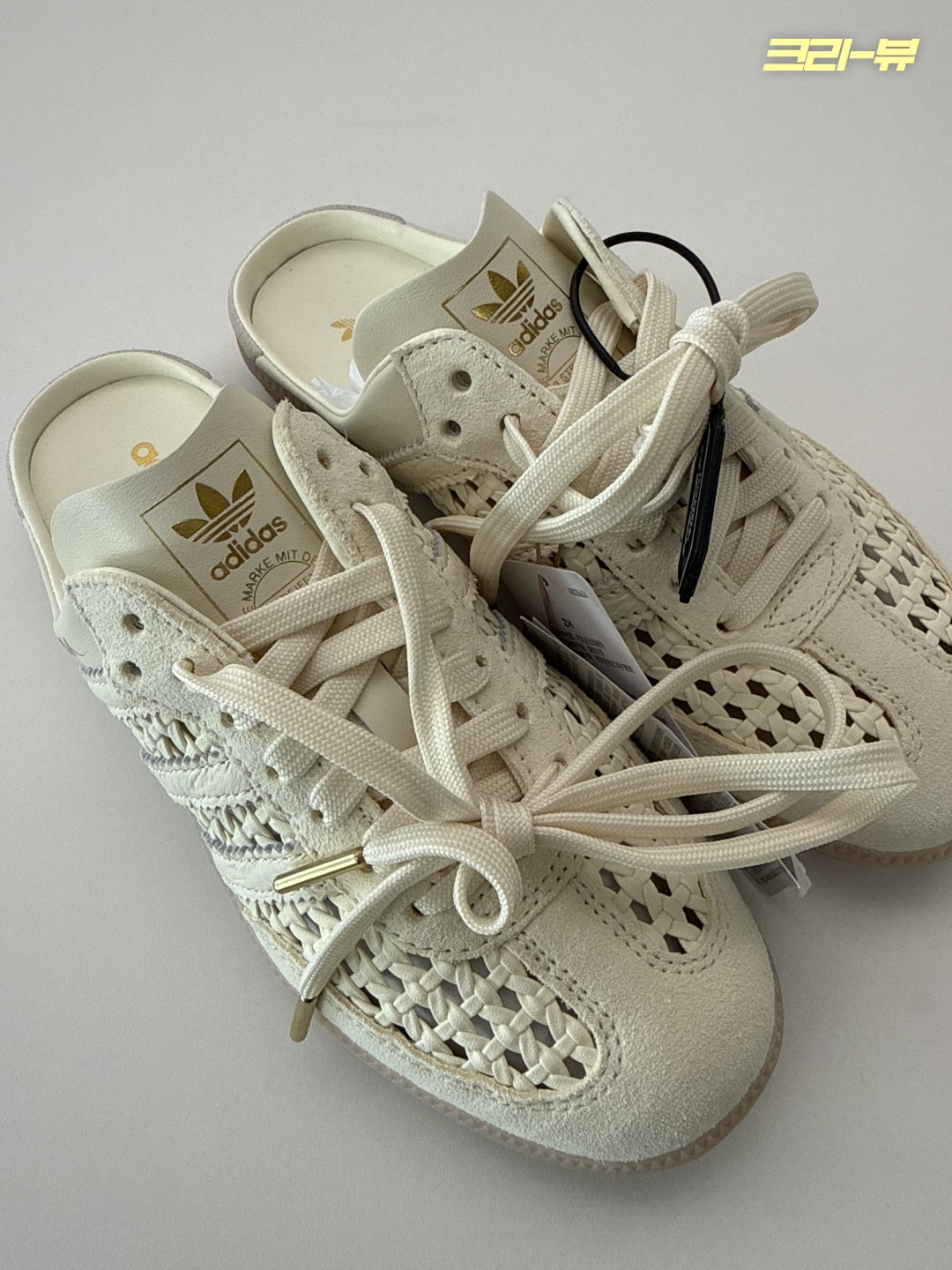(W) Adidas Samba Mule Cream White Gold Metallic 착용 스타일 - 6
