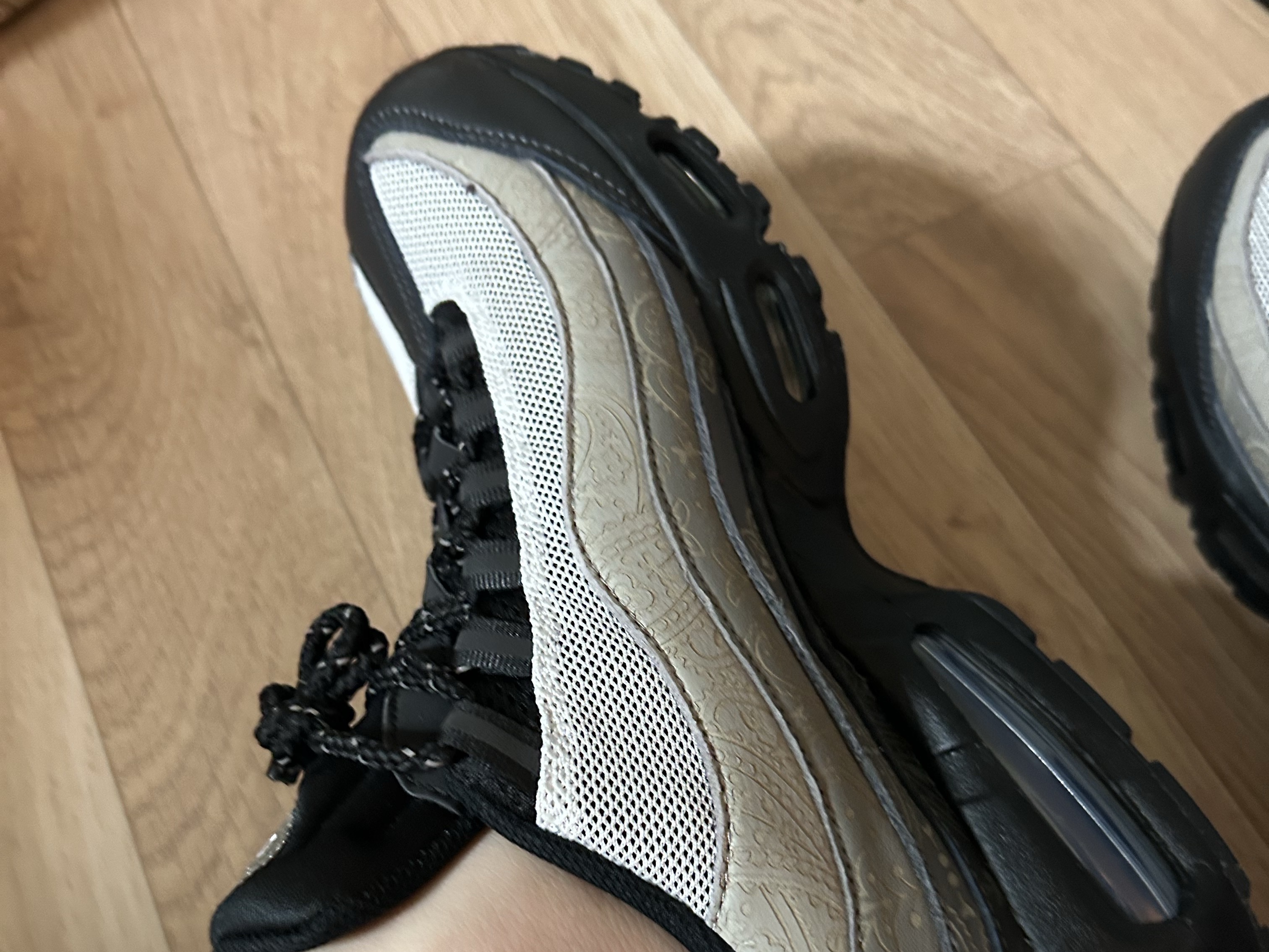 Nike Air Max 95 Big Bubble Pearl Grey and Light Charcoal 착용 스타일