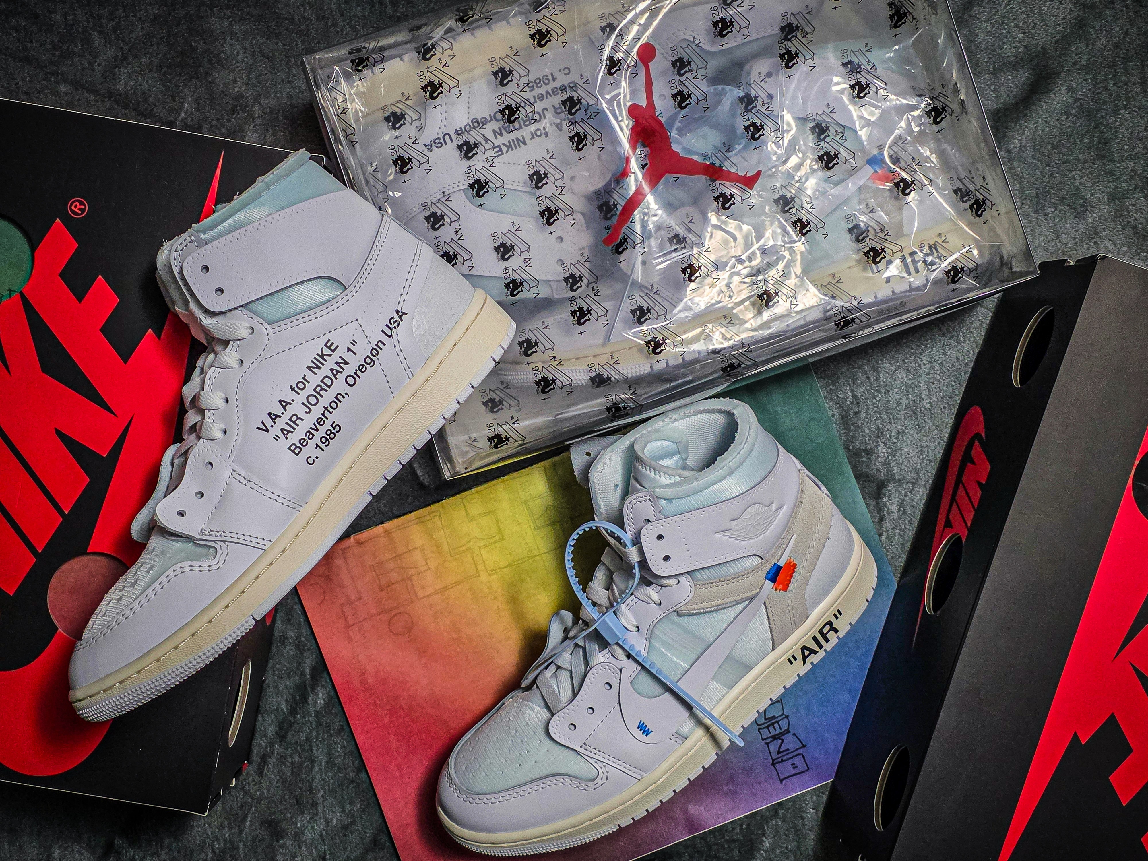 Jordan 1 x Virgil Abloh Archive Retro High Alaska White, Off-White x Amore Pacific Protection Box (Without Cosmetics) 착용 스타일 - 1