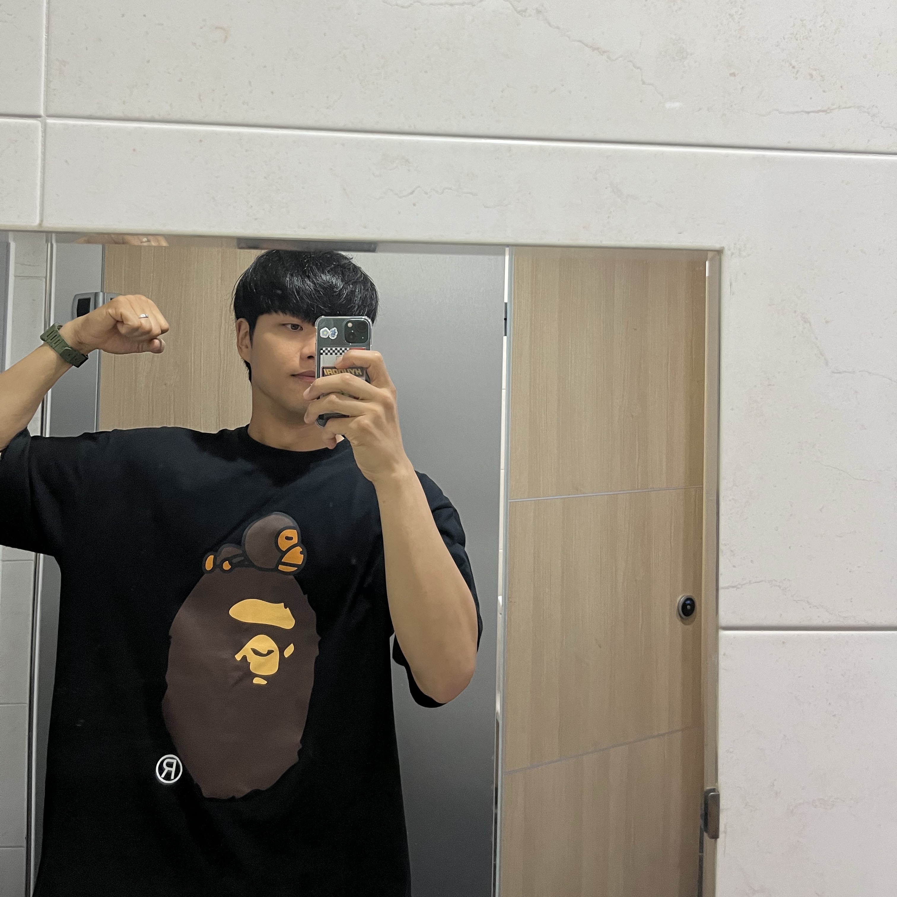 BAPE Milo On Big Ape T-Shirt Black 착용 스타일