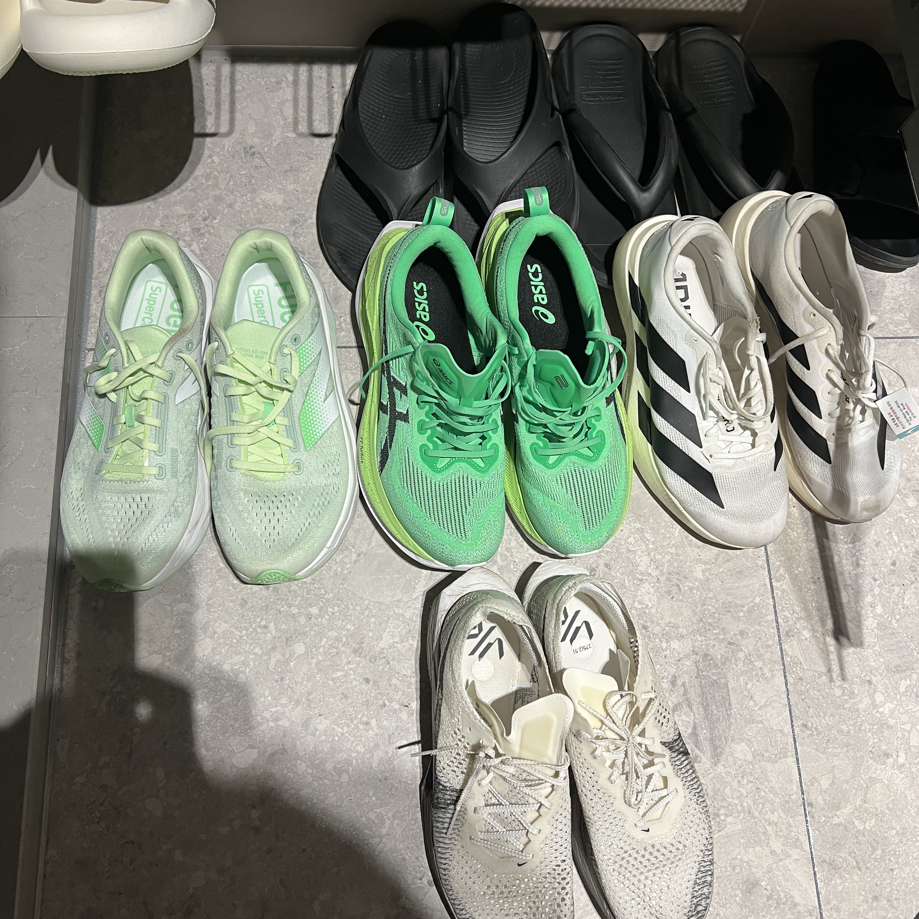 Asics Superblast 2 Ekiden Vital Green Black, New Balance Fuelcell SC Trainer v3 Green - D Standard 착용 스타일 - 4