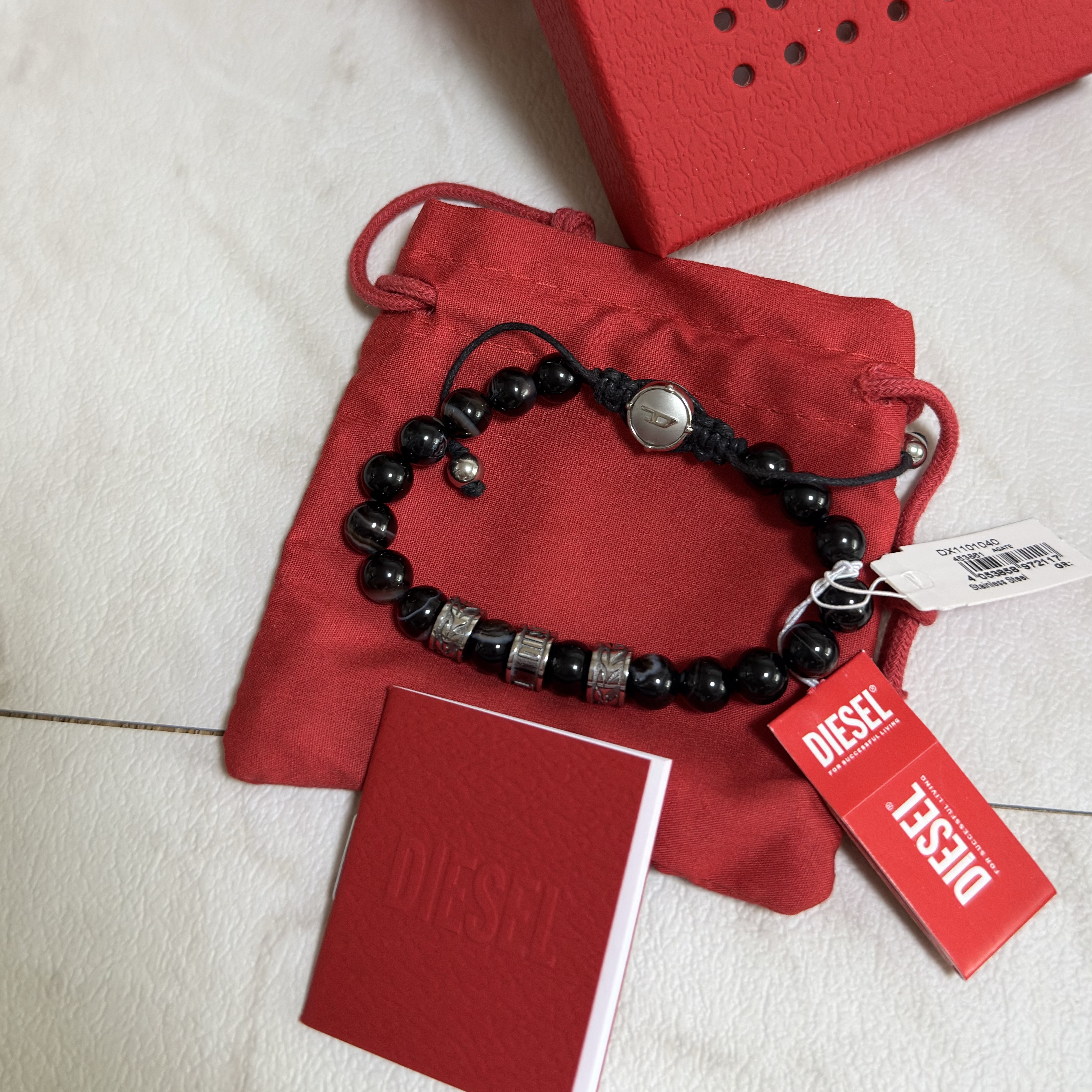 Diesel DX1101 Semi Precious Stone Stainless Steel Bracelet Black 착용 스타일