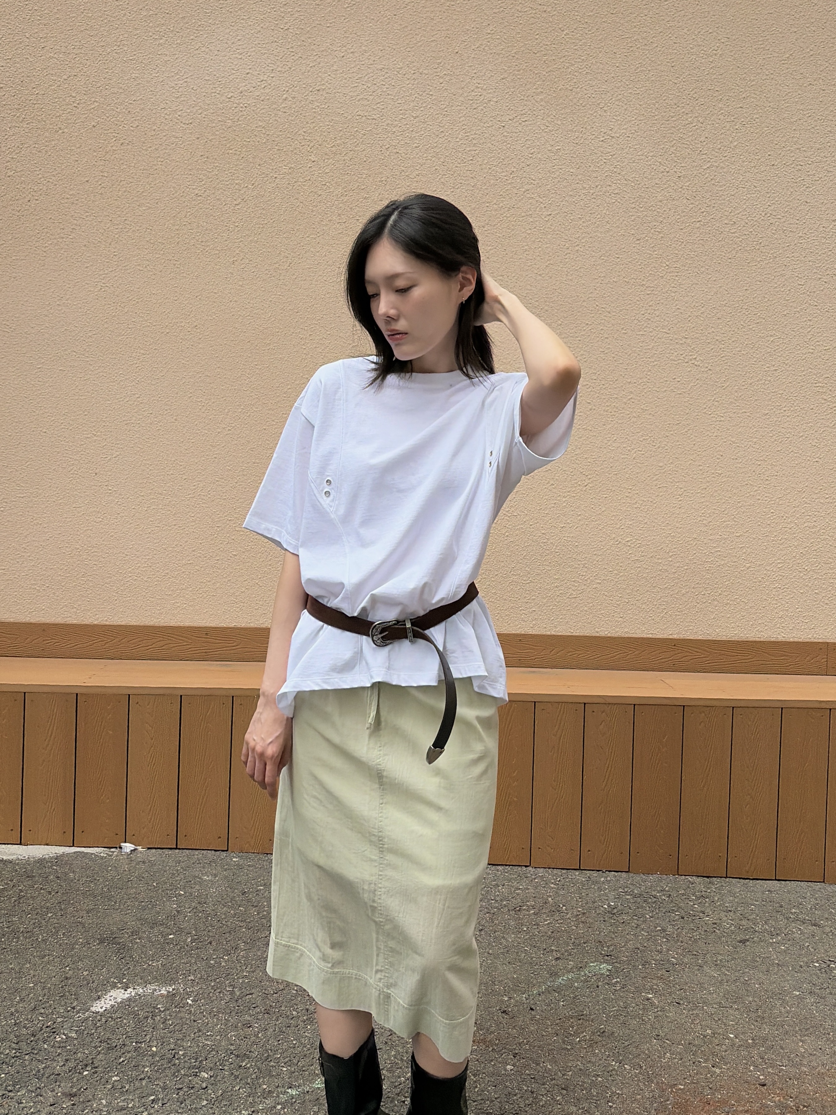 Riomeu Curved Incision Washed Short Sleeve T-shirt White 착용 스타일 - 4