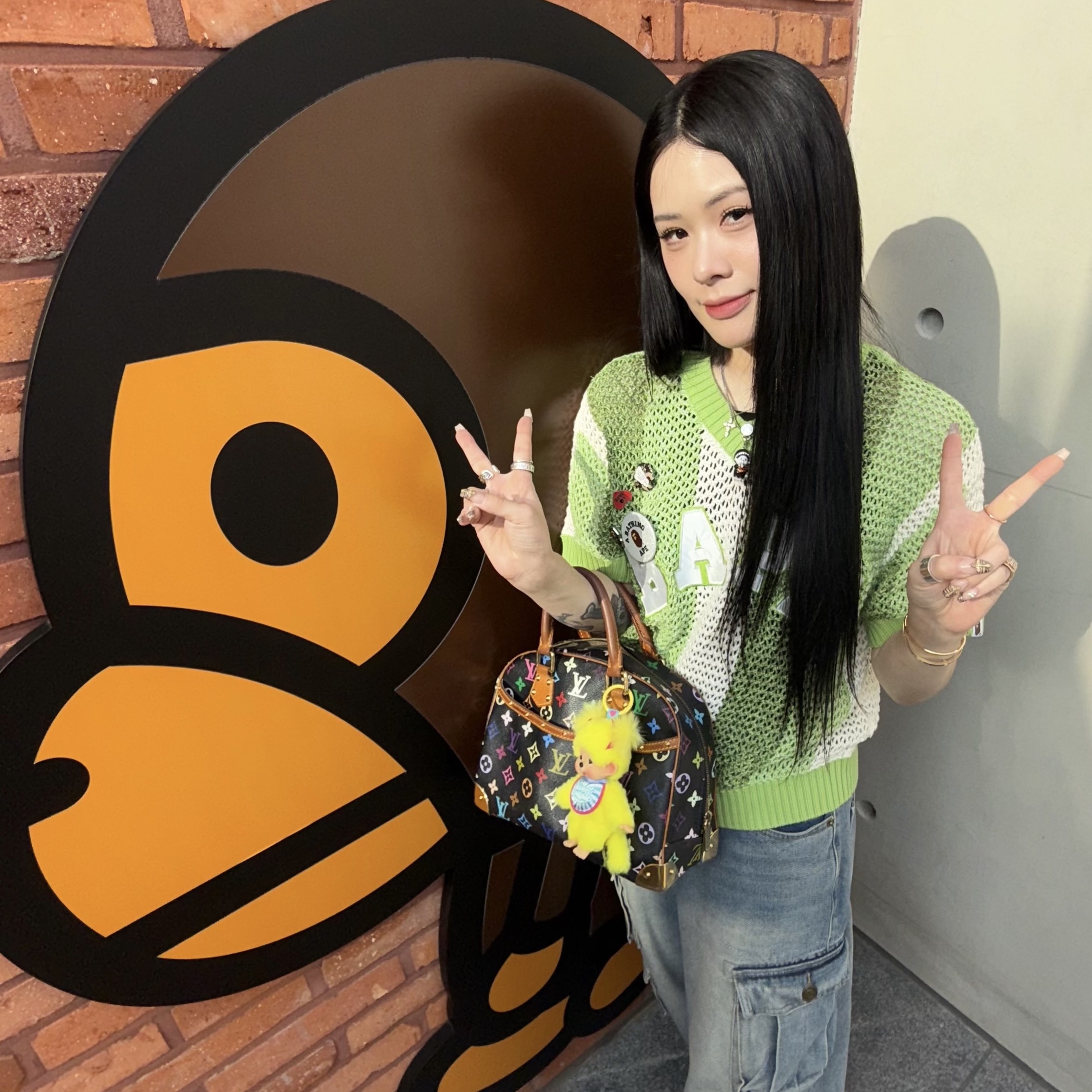 (W) BAPE Crochet Oversized T-Shirt Yellow, BAPE Baby Milo Mobile Bag 1 Brown 착용 스타일 - 2