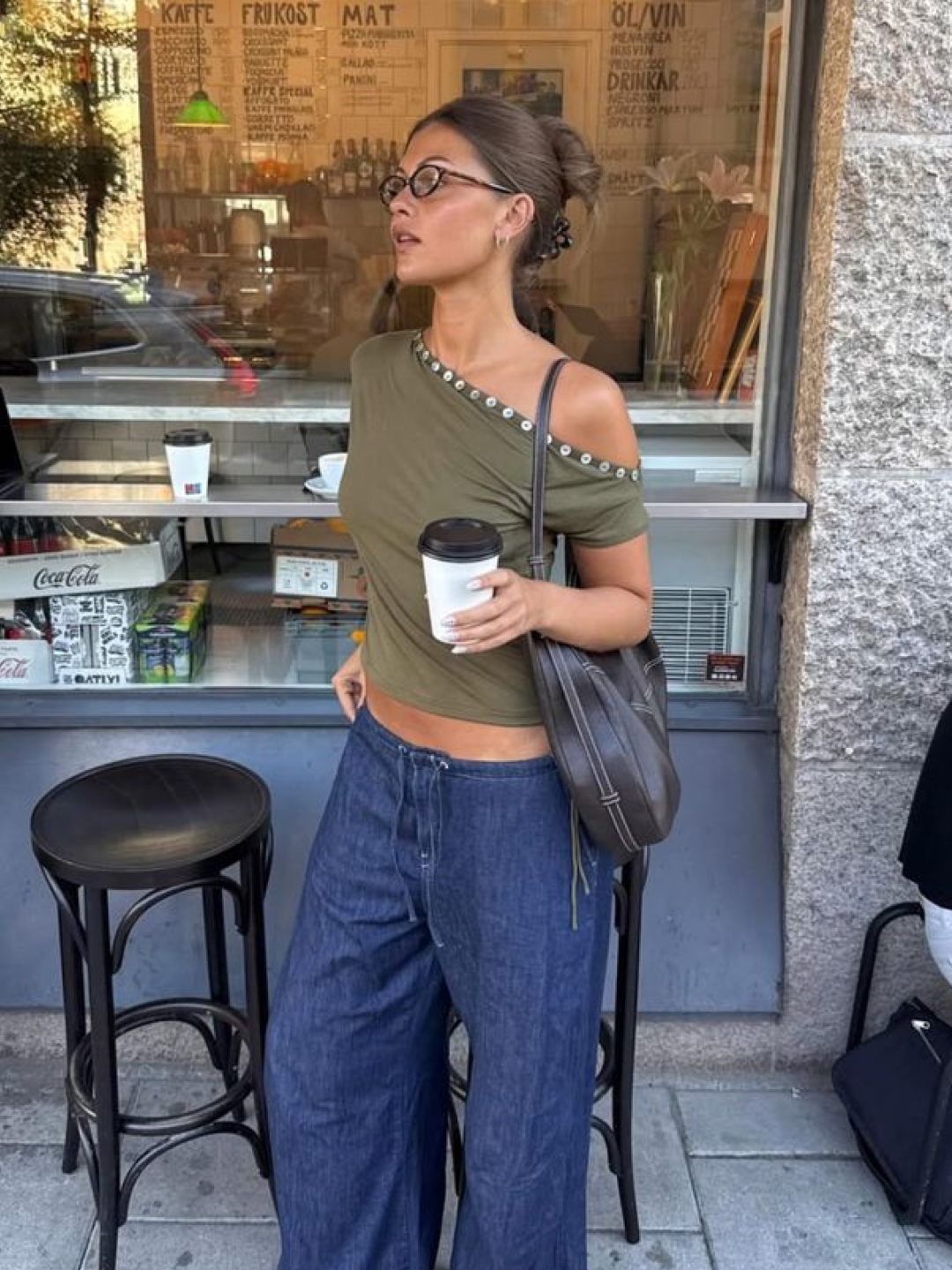 ROMANTINUER One-Shoulder Eyelet Sleeve T-Shirt White, (W) Miseki Seoul One Shoulder Sheer Knit Top Grey 착용 스타일 - 2