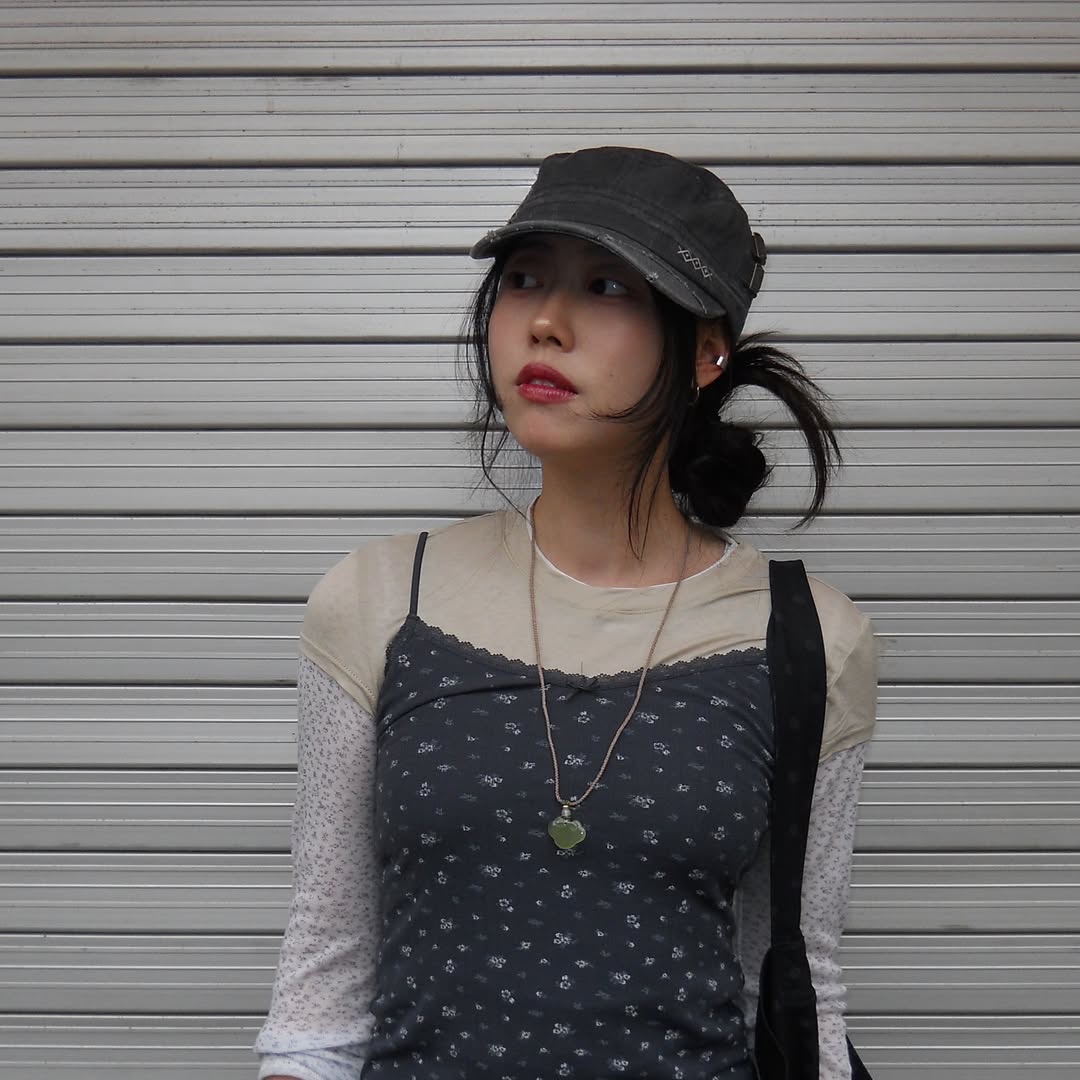 MAINBOOTH Patchwork Military Cap Charcoal 착용 스타일 - 4