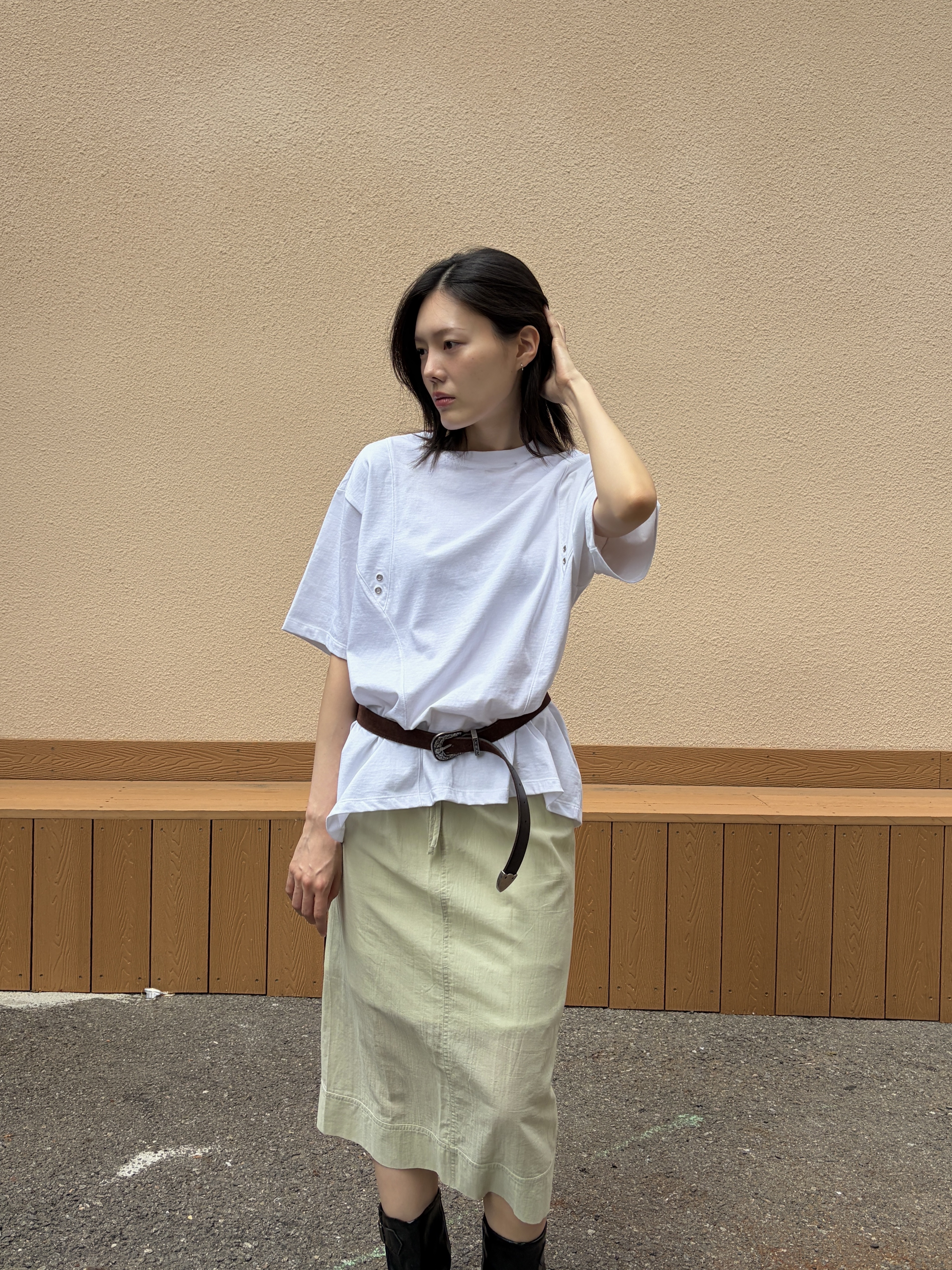 Riomeu Curved Incision Washed Short Sleeve T-shirt White 착용 스타일 - 3