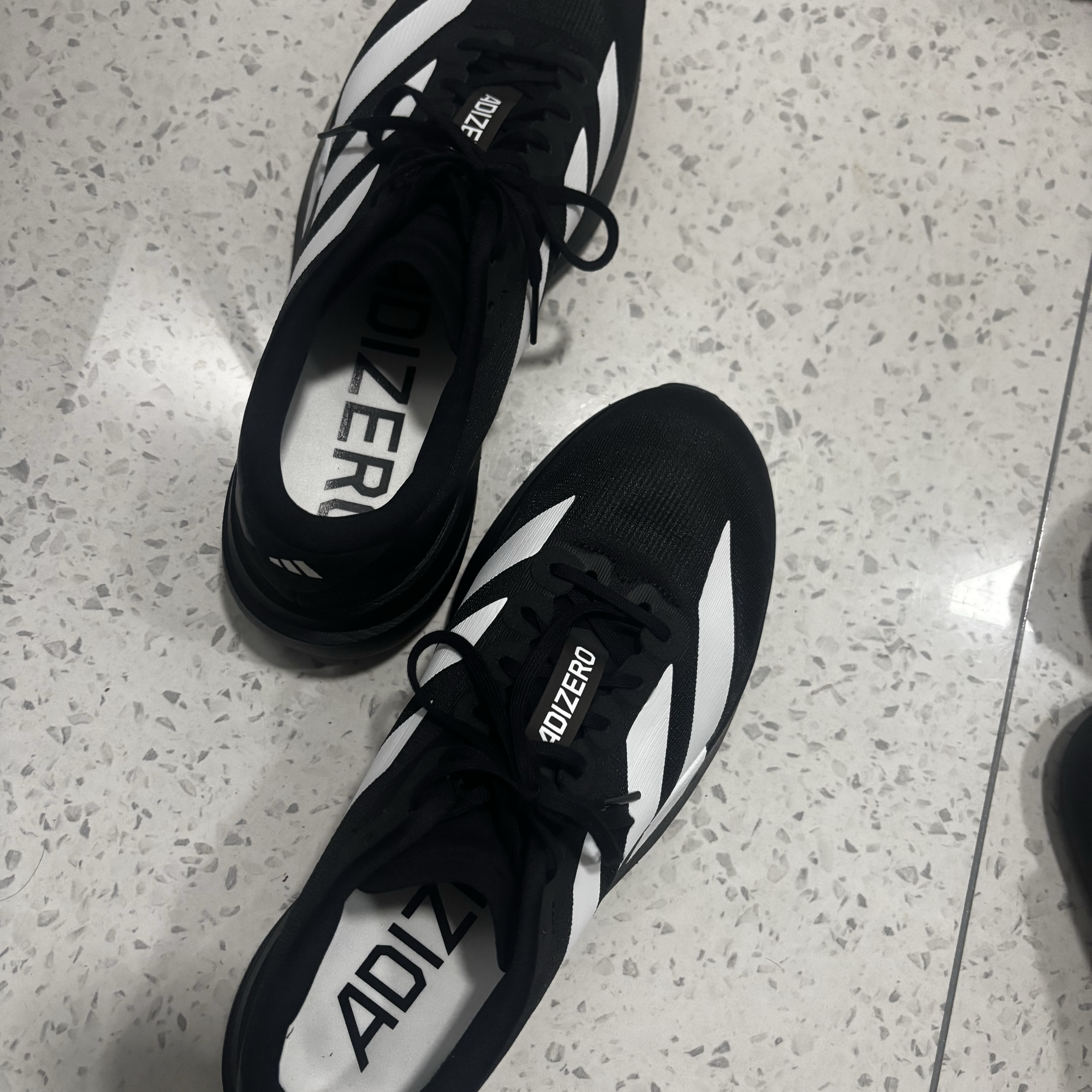 Adidas Adizero EVO SL Core Black Cloud White 착용 스타일
