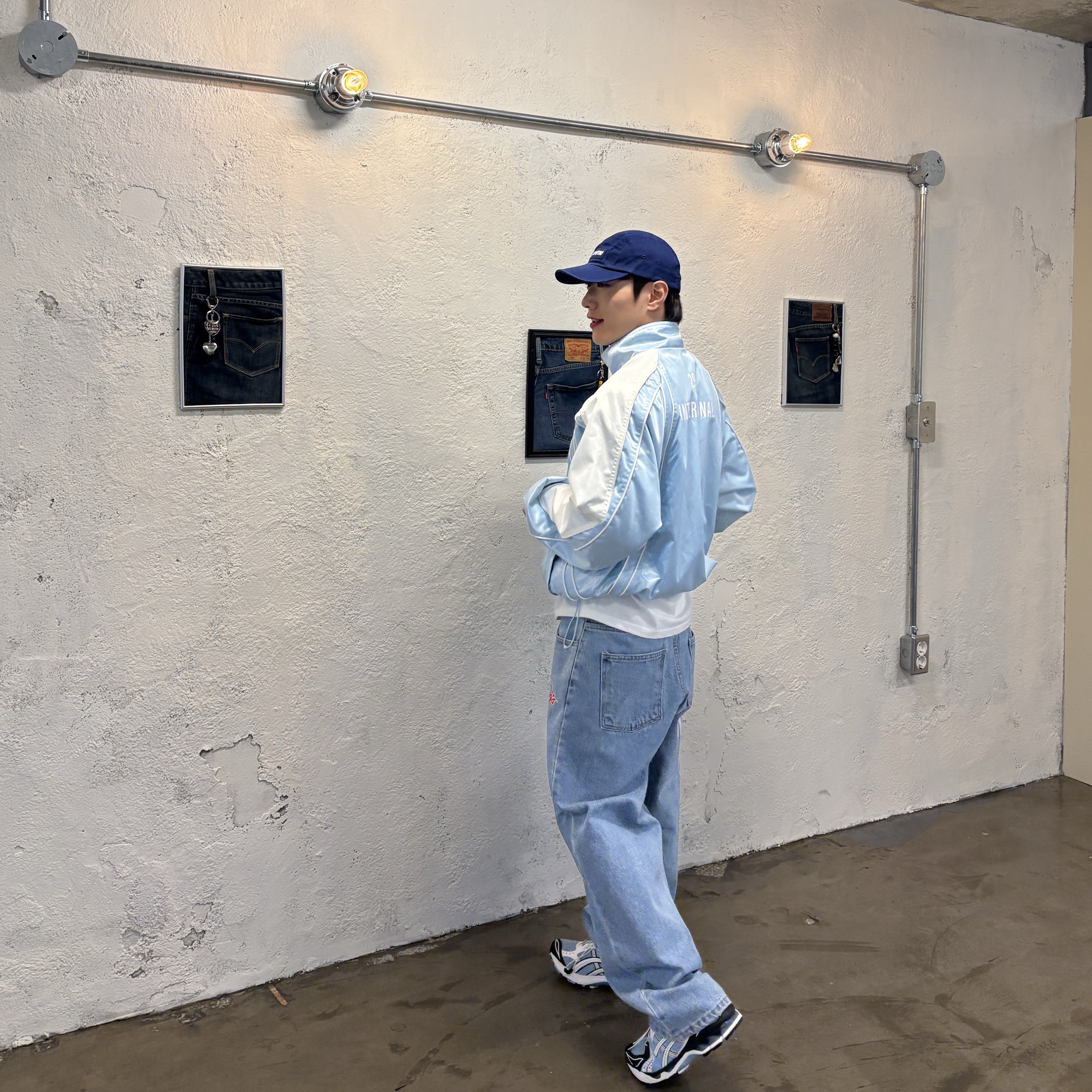 Supreme Washed Chino Twill Camp Cap Navy - 24SS, Supreme Satin Piping Pullover Light Blue - 25SS 착용 스타일 - 2