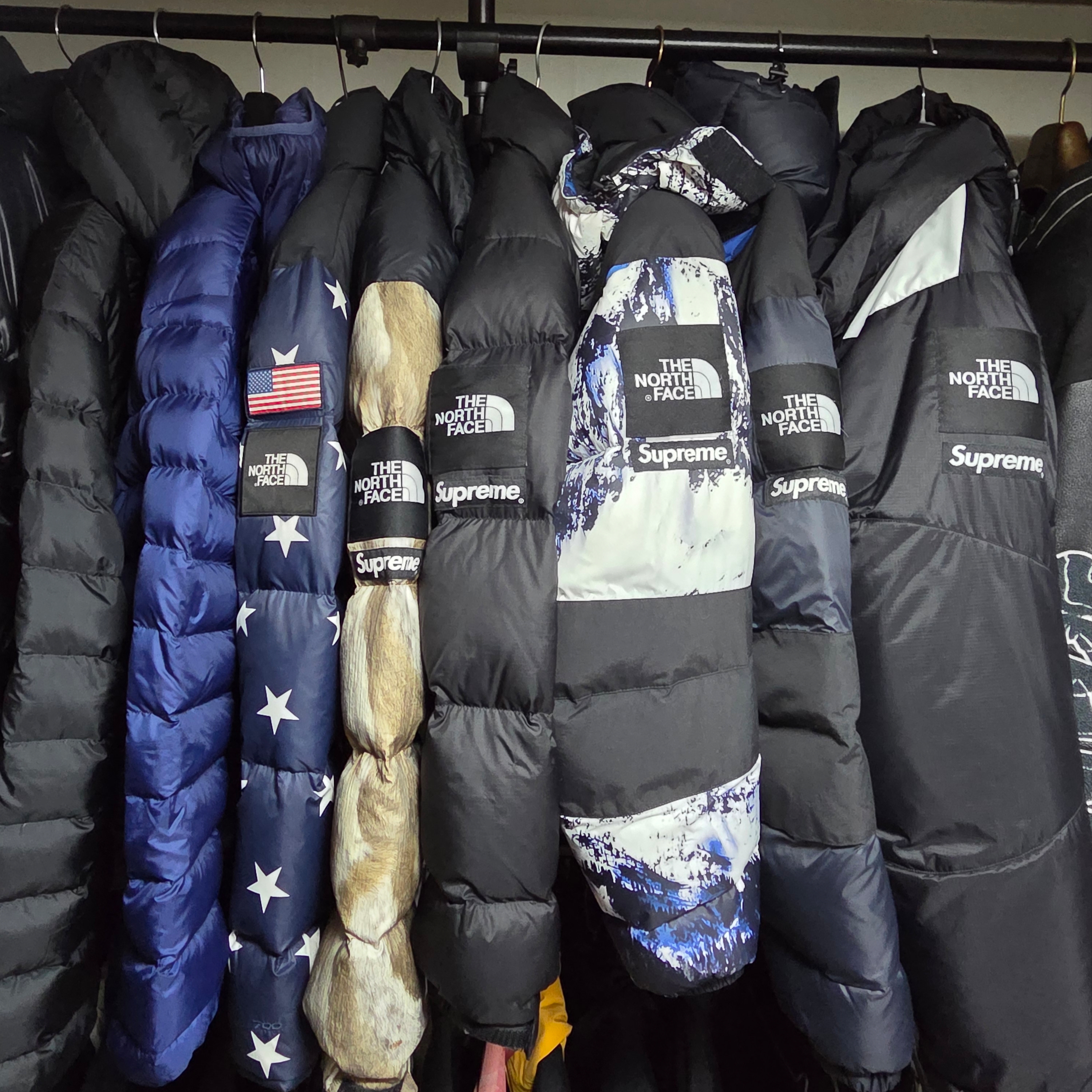 Supreme x The North Face Nuptse Jacket Black - 24FW, Supreme x The North Face Taped Seam Shell Jacket Grey - 22FW 착용 스타일 - 2
