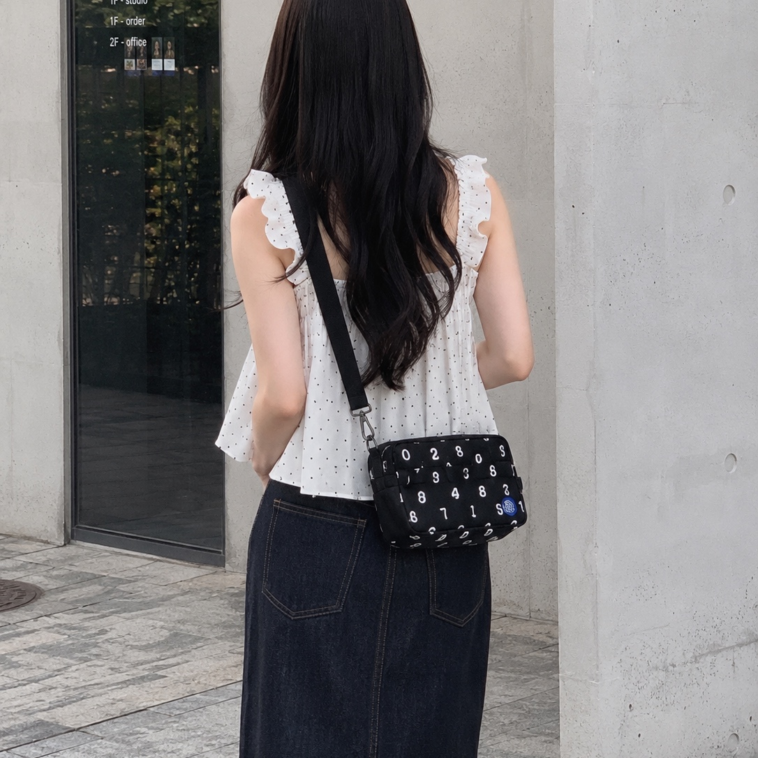 Sou Sou x Kokuyo Multi Pouch Black 착용 스타일