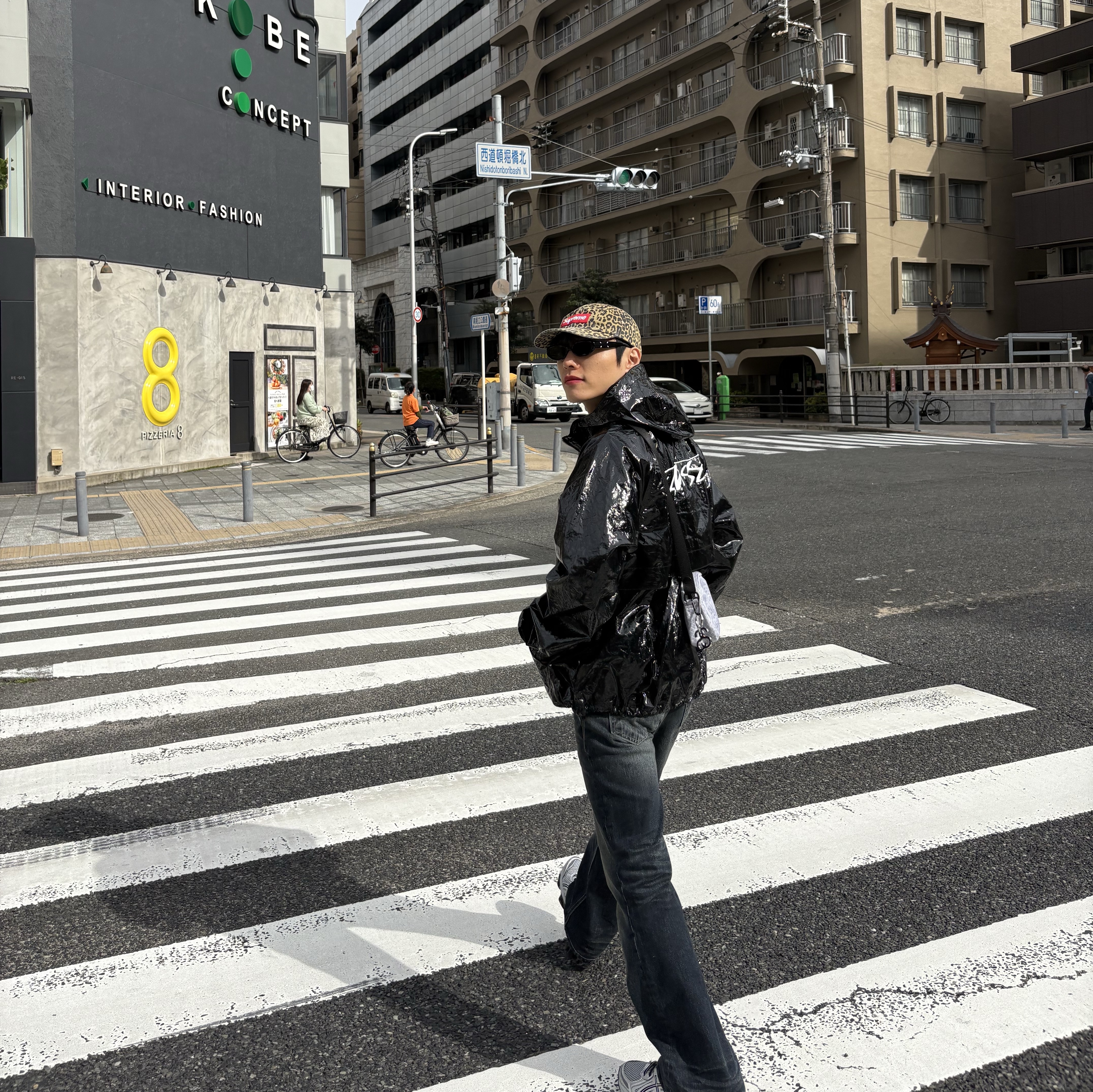 Supreme Washed Chino Twill Camp Cap Leopard - 23FW, Gentle Monster x Maison Margiela MM206 Black Gray 착용 스타일 - 1