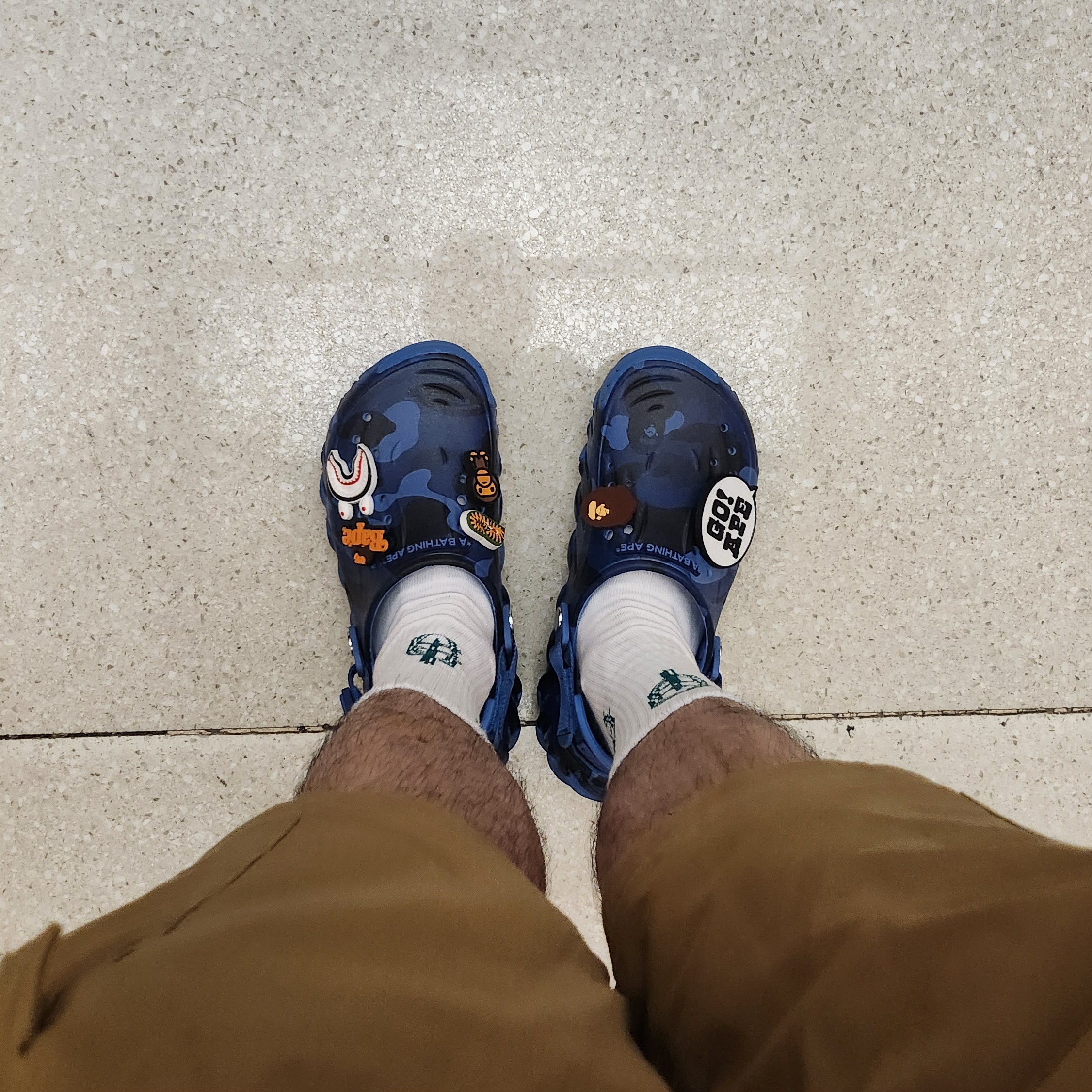 Uniqlo UT x Pokemon Graphhic T-Shirt 1C Blue, Crocs x BAPE Echo RO Clog Navy 착용 스타일 - 2