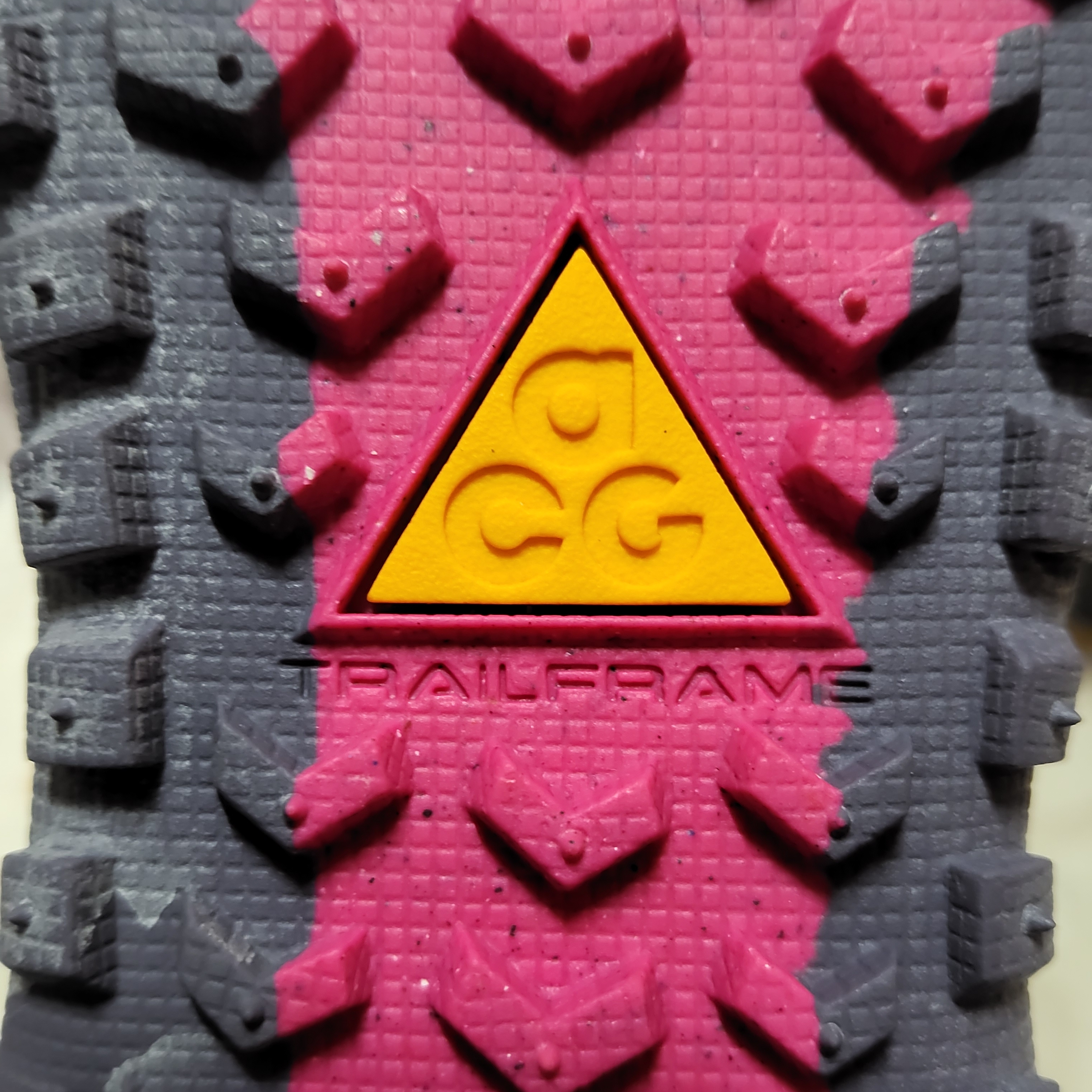 Nike ACG Mountain Fly Low Canyon Purple 착용 스타일 - 7