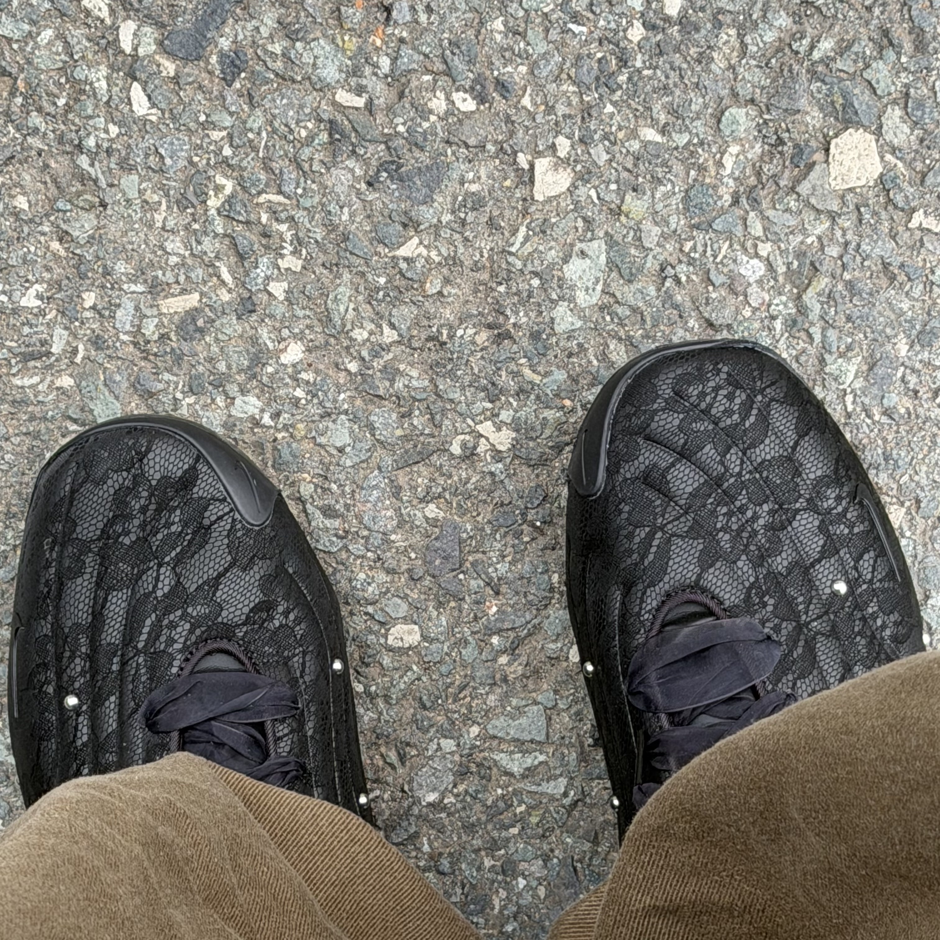 (W) Nike Astra Ultra Black 착용 스타일 - 1