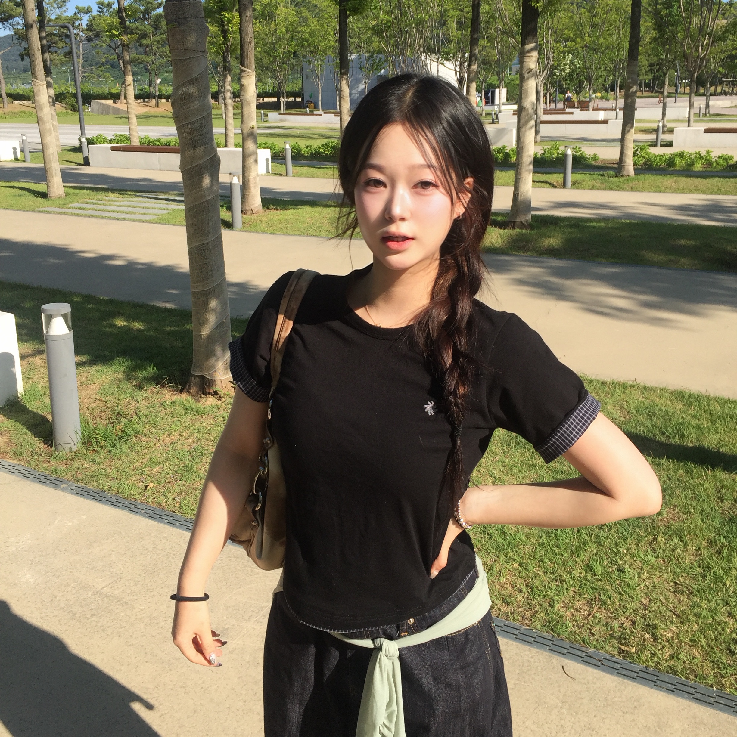 SLOW RECORD HOUSE Layered Check Roll-Up T-Shirt Black 착용 스타일 - 3
