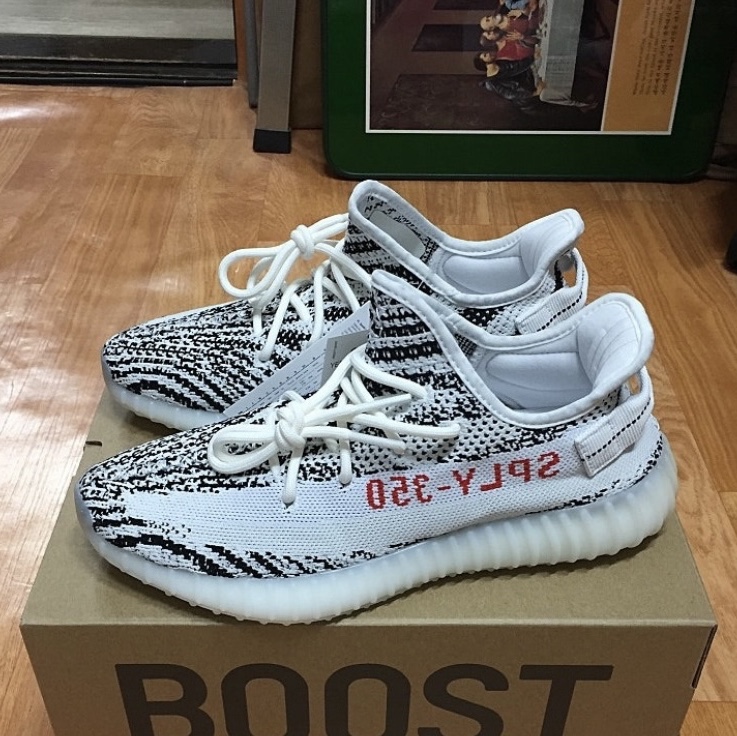 Adidas Yeezy Boost 350 V2 Zebra 2017/2019/2020 착용 스타일