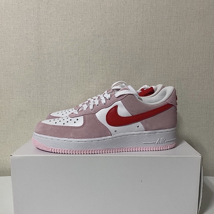 Nike Air Force 1 '07 QS Valentine's Day 착용 스타일
