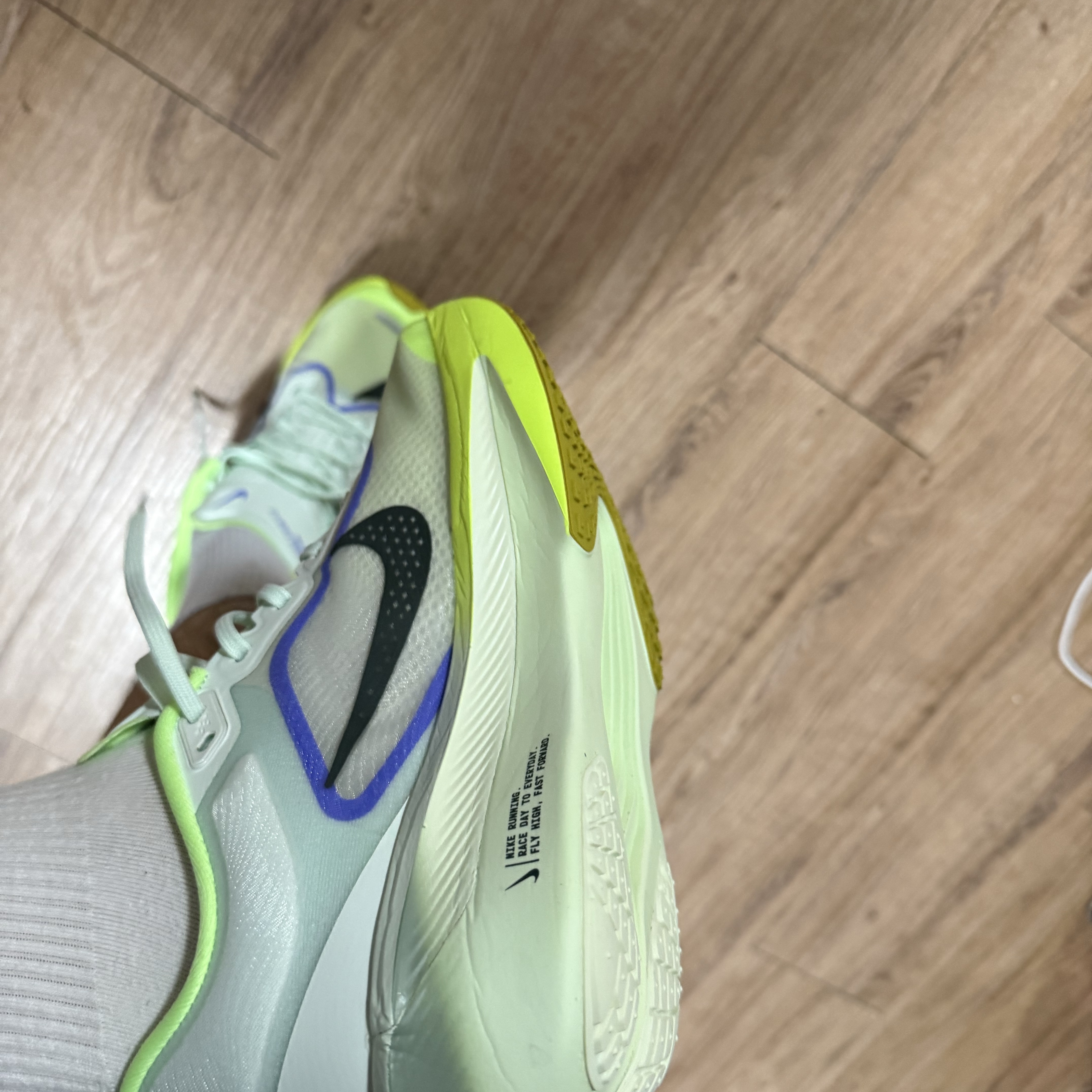 Nike Zoom Fly 6 Barely Green Volt Ice 착용 스타일 - 2