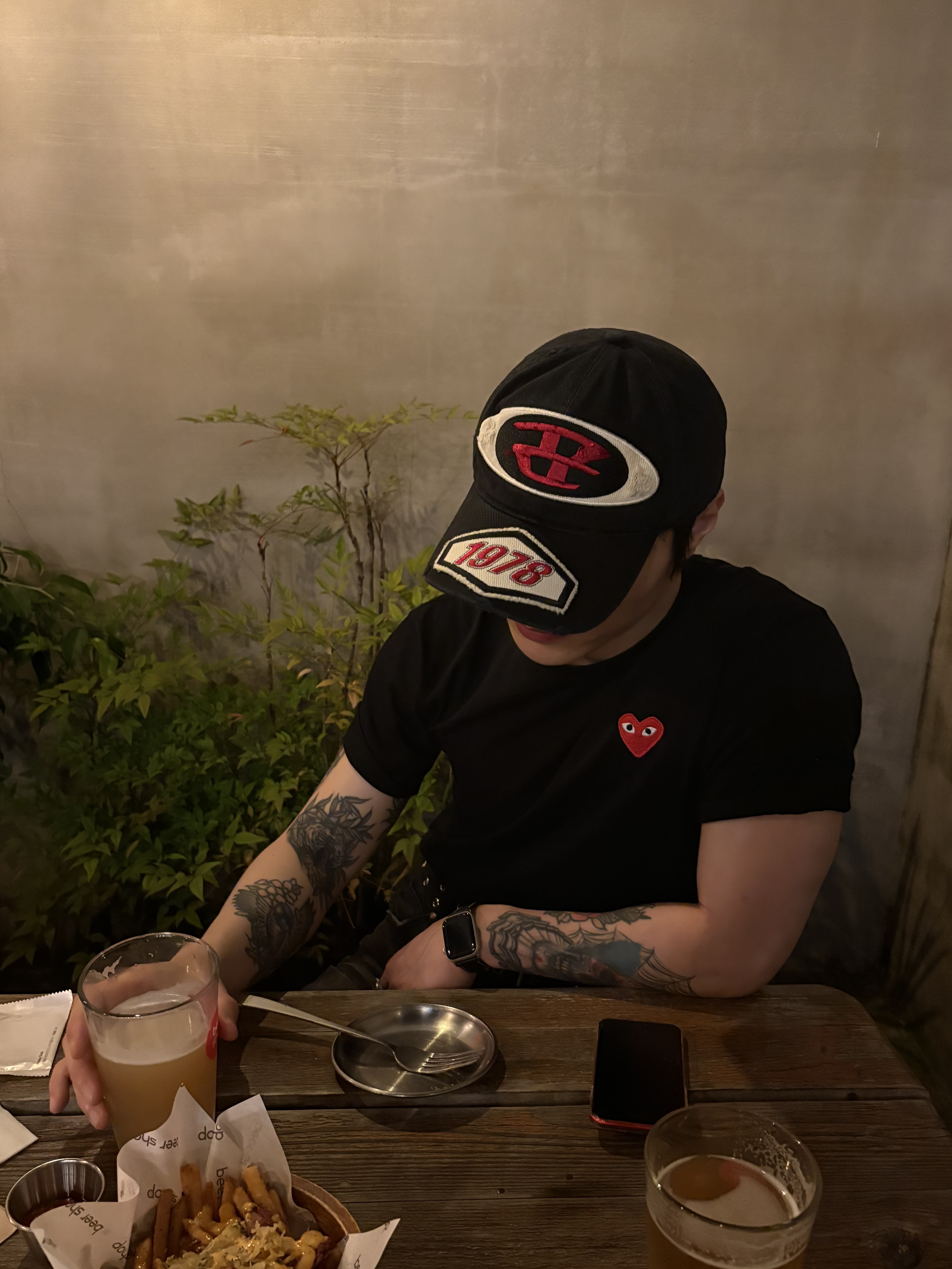 Diesel C-Braff Baseball Cap with Embroidered Patch Black, Play Comme des Garcons Red Heart T-Shirt Black 착용 스타일 - 2