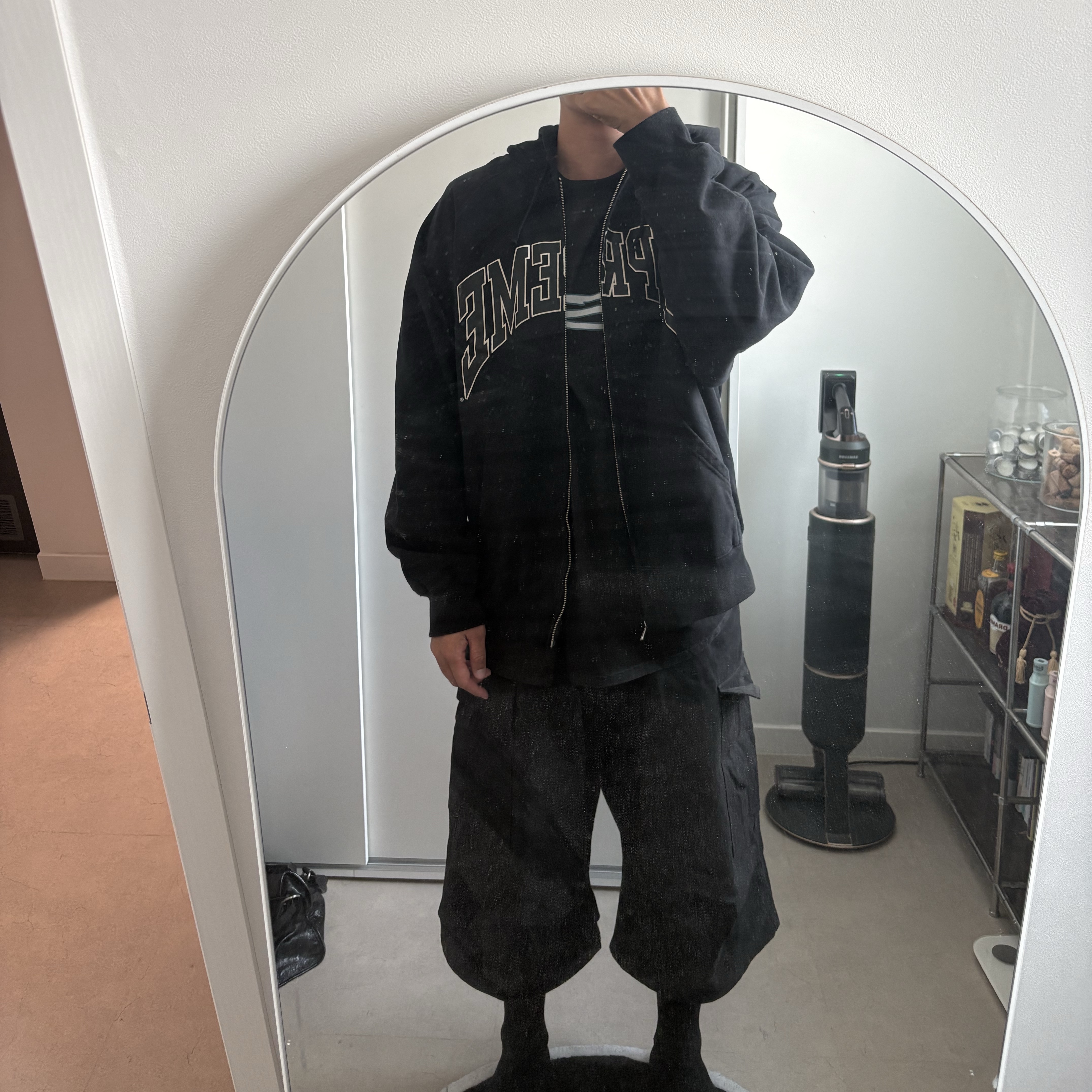 Supreme Cracked Raglan Zip Up Hooded Sweatshirt Black - 26SS 착용 스타일