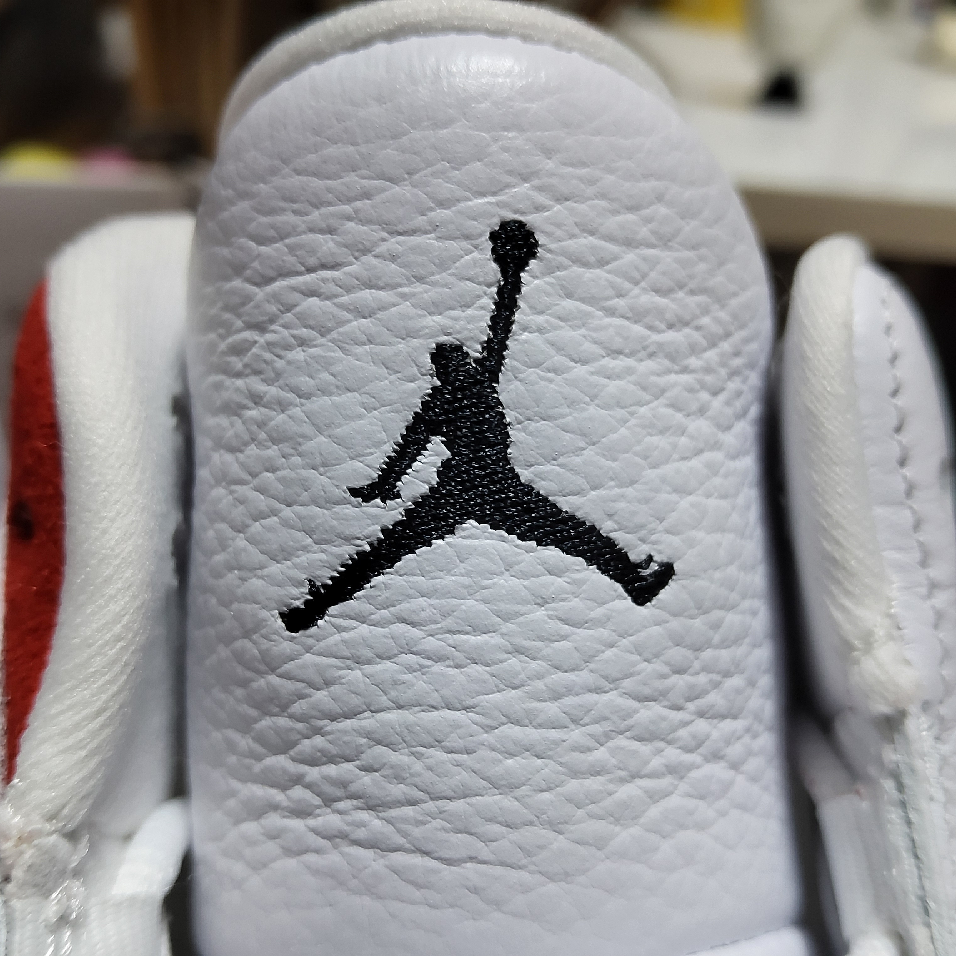 Jordan 13 Retro White and University Red 착용 스타일 - 4