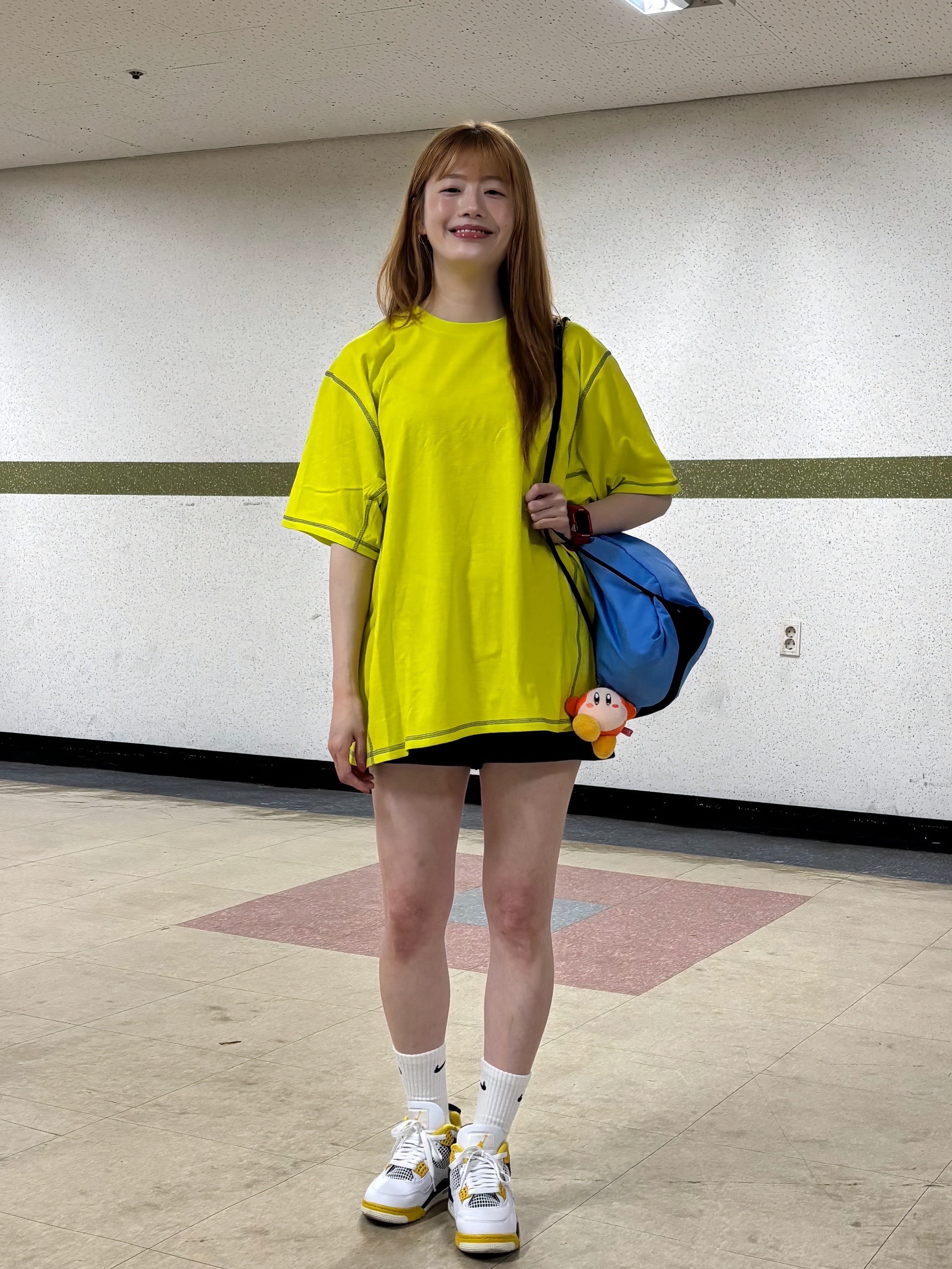 Stussy x Mountain Hardwear T-Shirt Flashlight, (W) Jordan 4 Retro Vivid Sulfur 착용 스타일 - 6