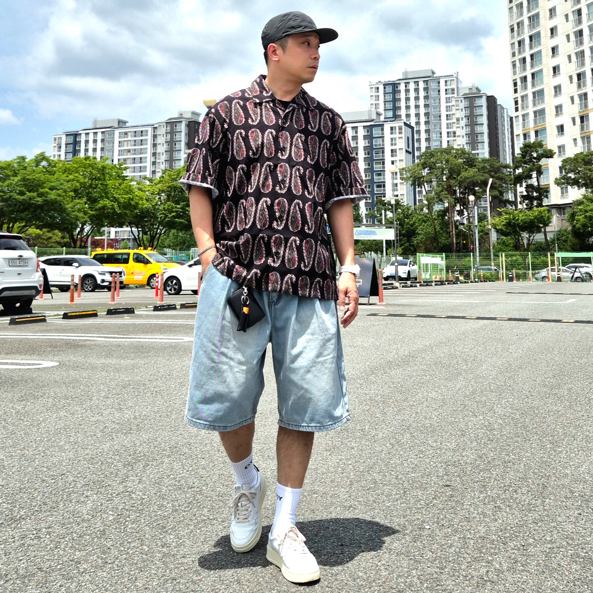 Autry Medalist Low Leather Sneakers White Black, Millo Archive Cade Leather Wallet Leather Black 착용 스타일 - 1