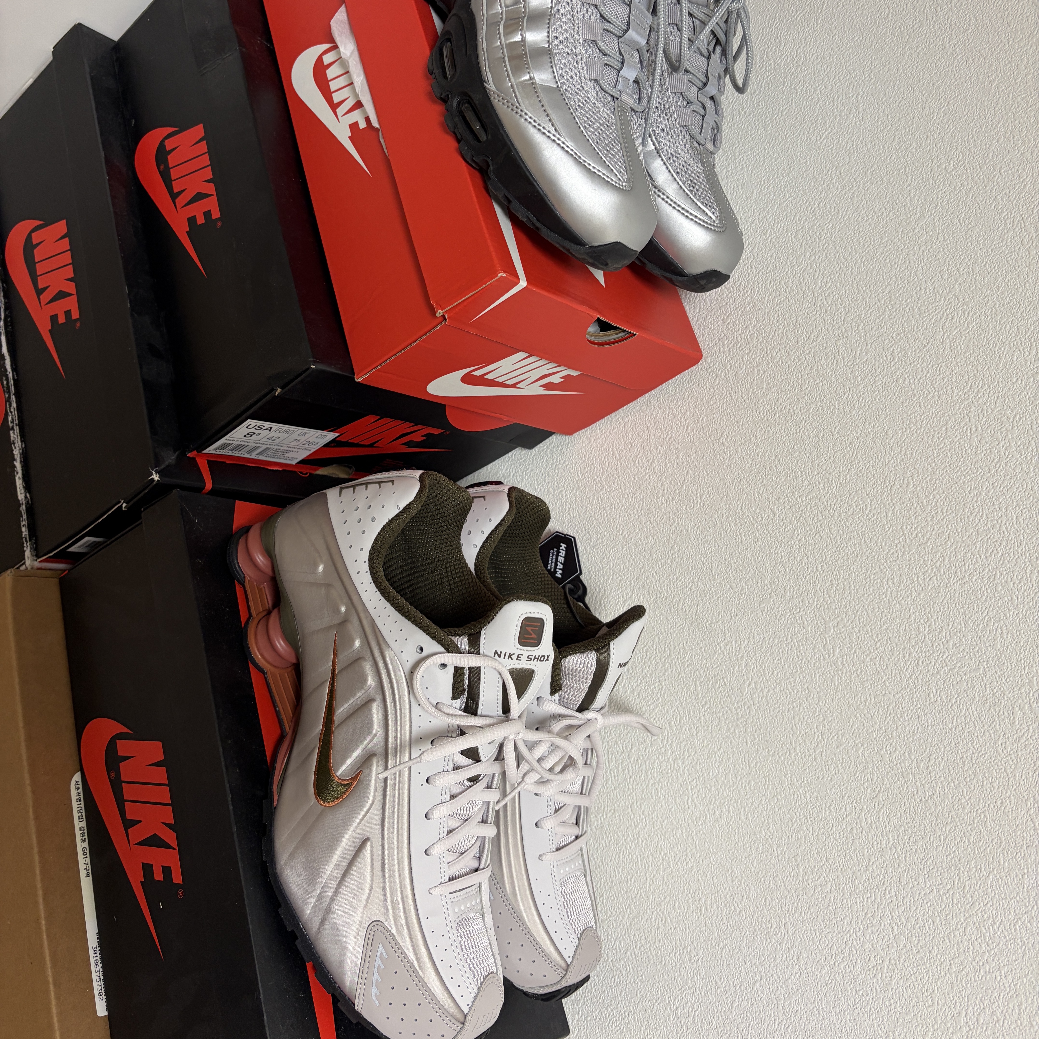 Nike Shox R4 Vast Grey Dusty Peach, Nike Air Max 95 Big Bubble Total 90 Metallic Silver Black 착용 스타일 - 3