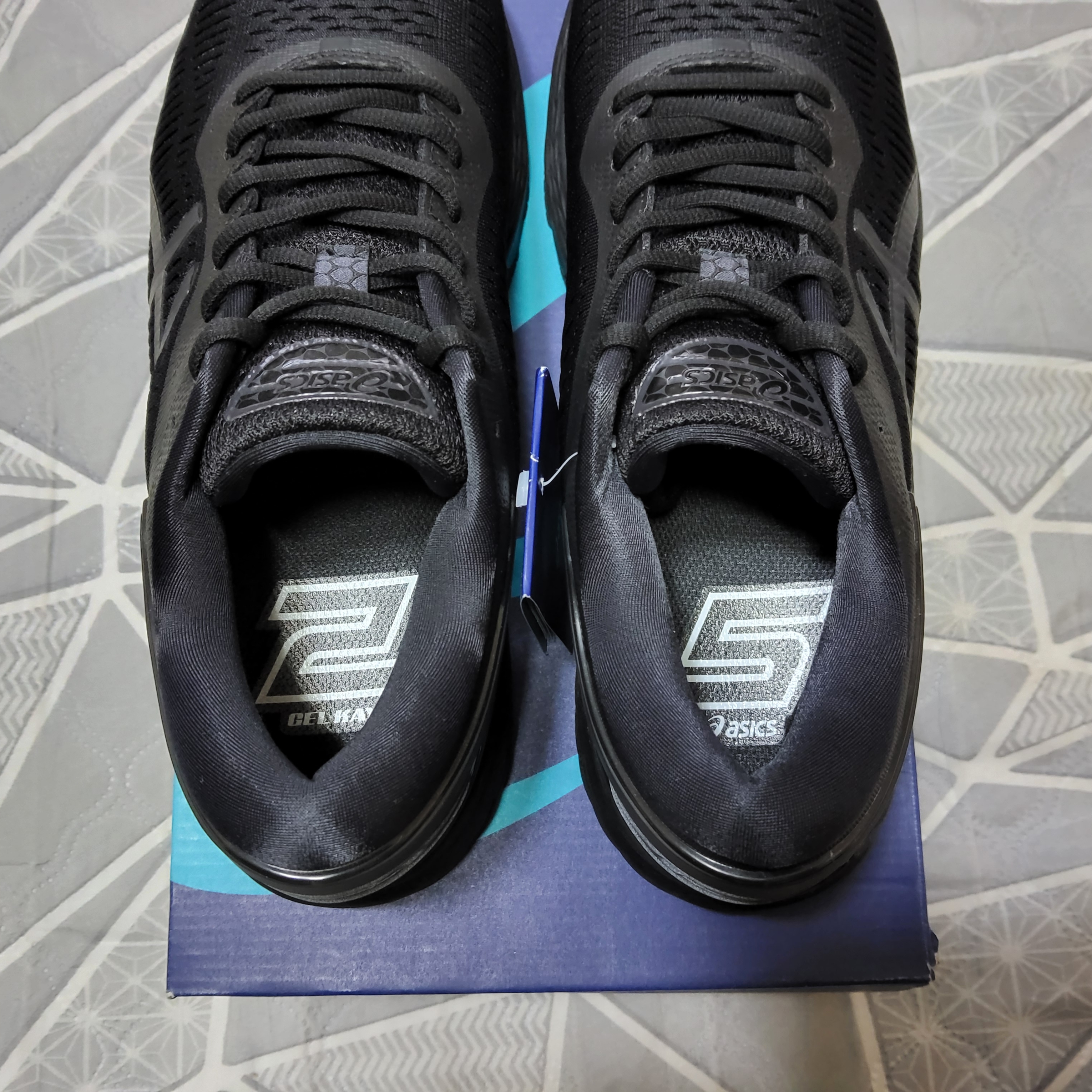 Asics Gel-Kayano 25 Glacier Grey 착용 스타일 - 7