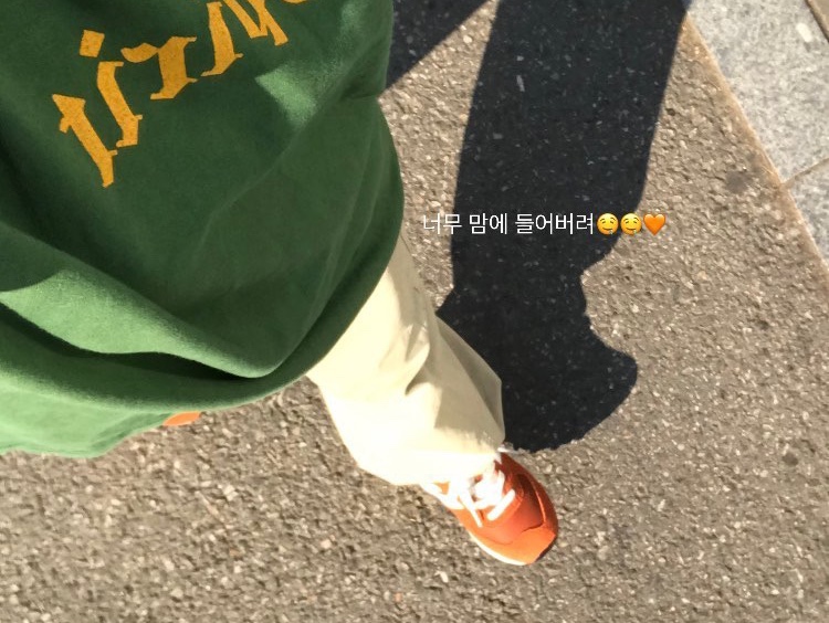 New Balance 574 Heritage Orange Burst White 착용 스타일 - 2