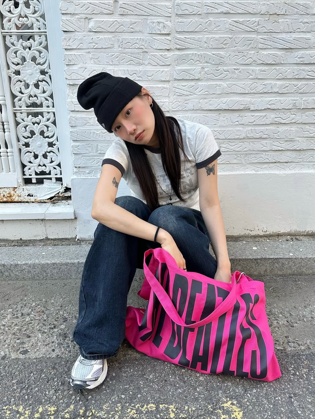 MAINBOOTH Beatles x Tote Bag Pink 착용 스타일 - 1