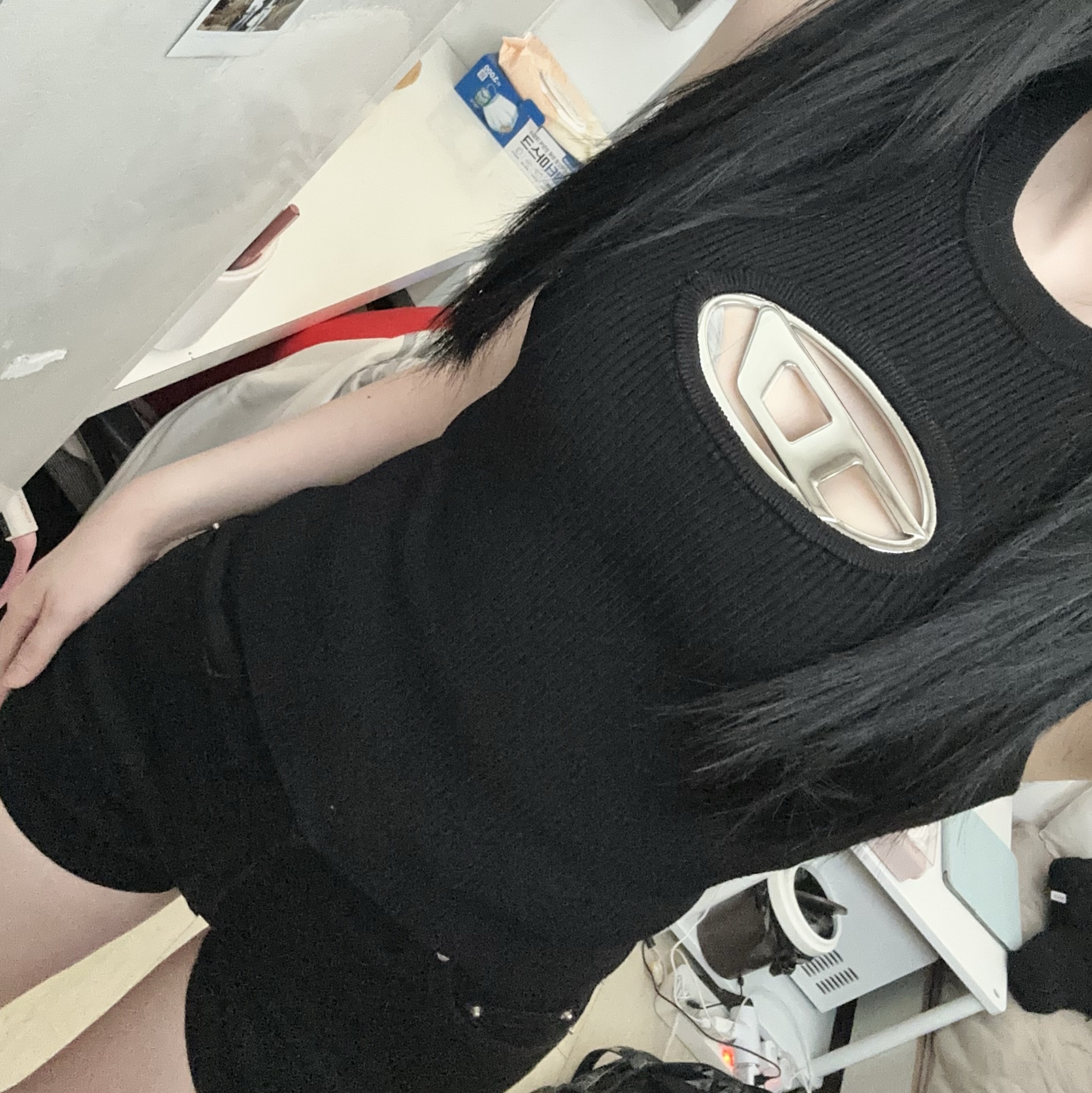 (W) Diesel M-Onerva-Top Cut-Out Knit Top with Logo Plaque Silver Black 착용 스타일 - 2