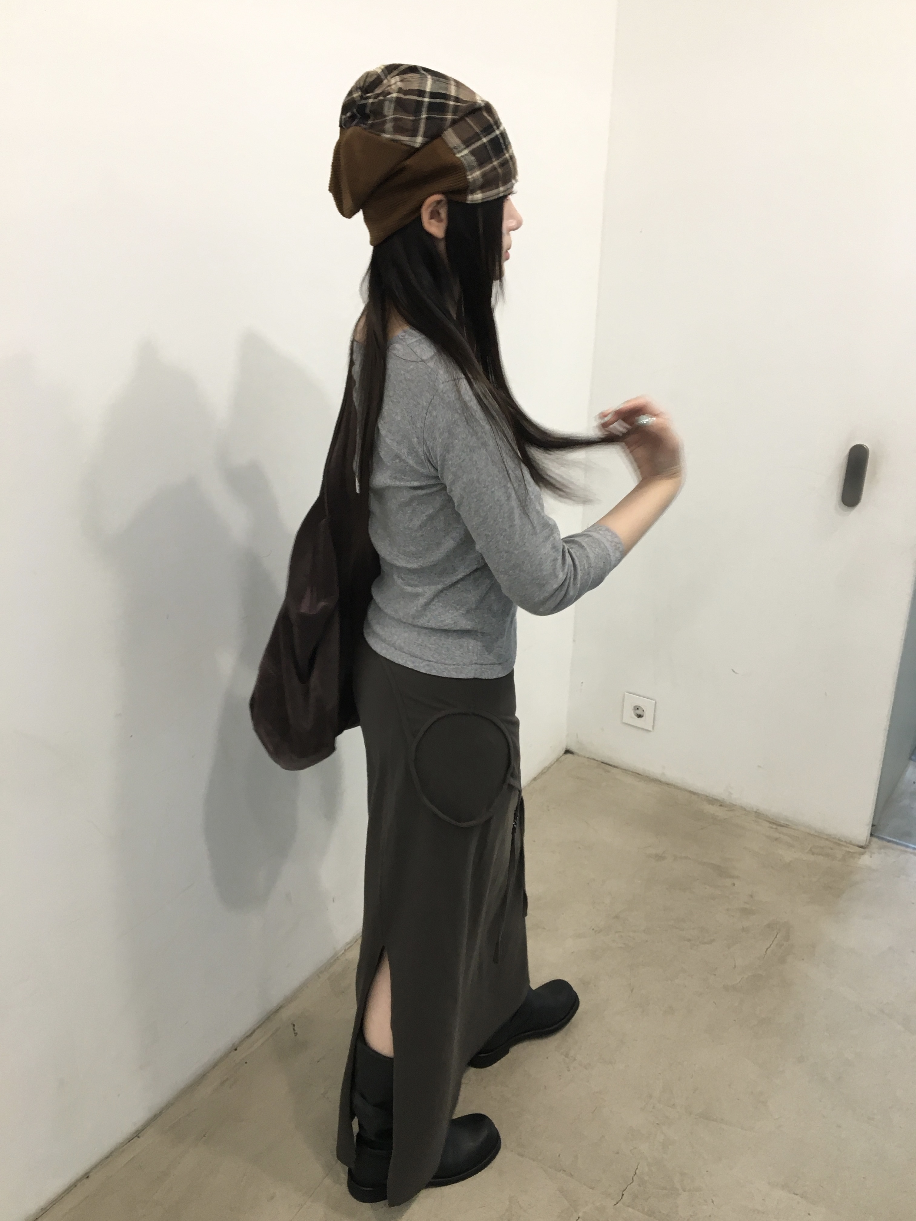 [6% 적립] NegativeThree  Slouchy Long Boots Washed Black, COYSEIO 038 Oversized Tote Bag Brown 착용 스타일