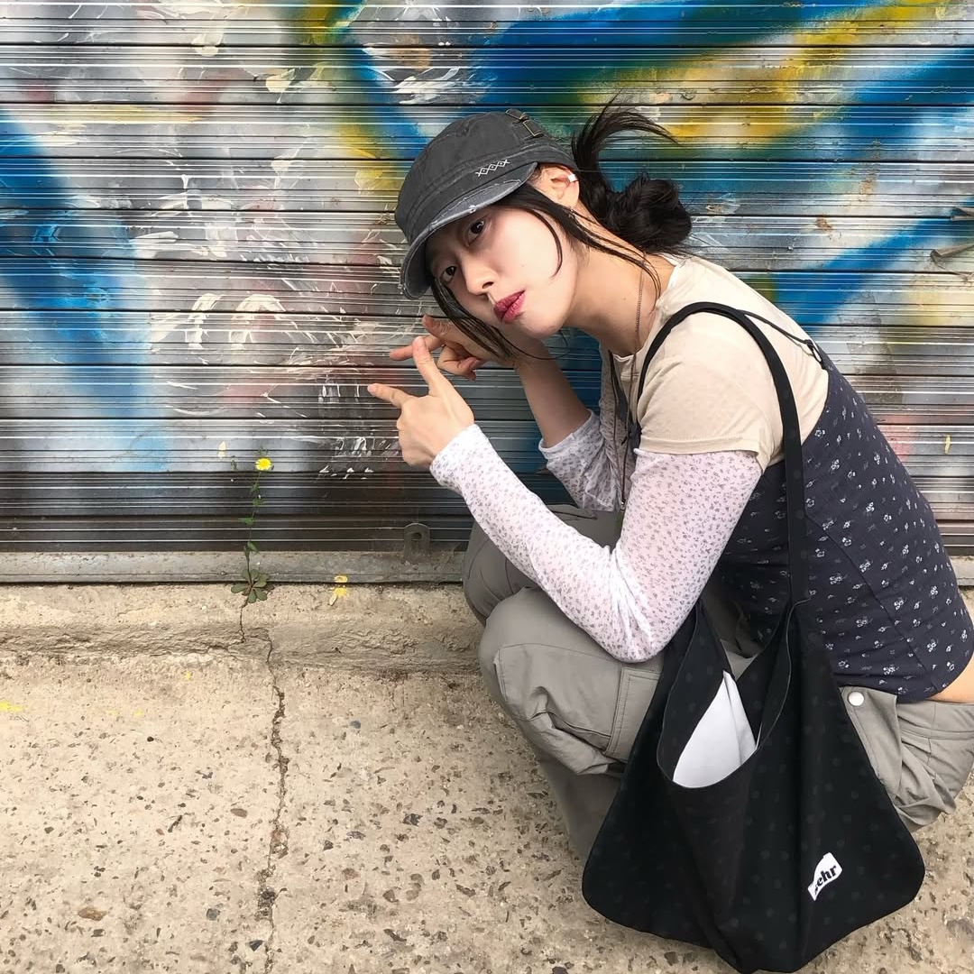 MAINBOOTH Patchwork Military Cap Charcoal 착용 스타일 - 2