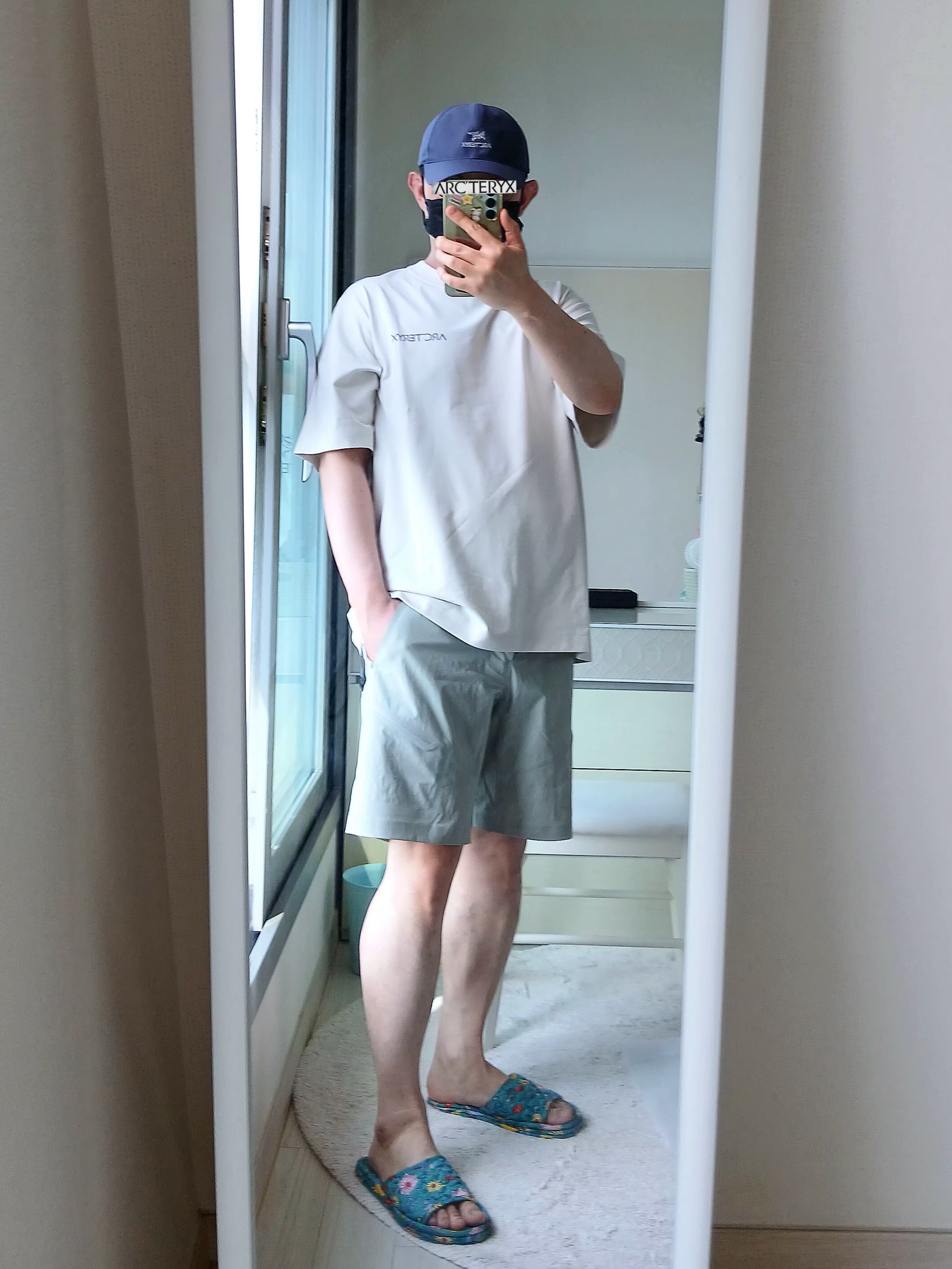 Arc'teryx Envoy Grand Wall SS T-Shirt Sea Salt, Arc'teryx Gamma Quick Dry Shorts 9 Inch Habitat 착용 스타일 - 6