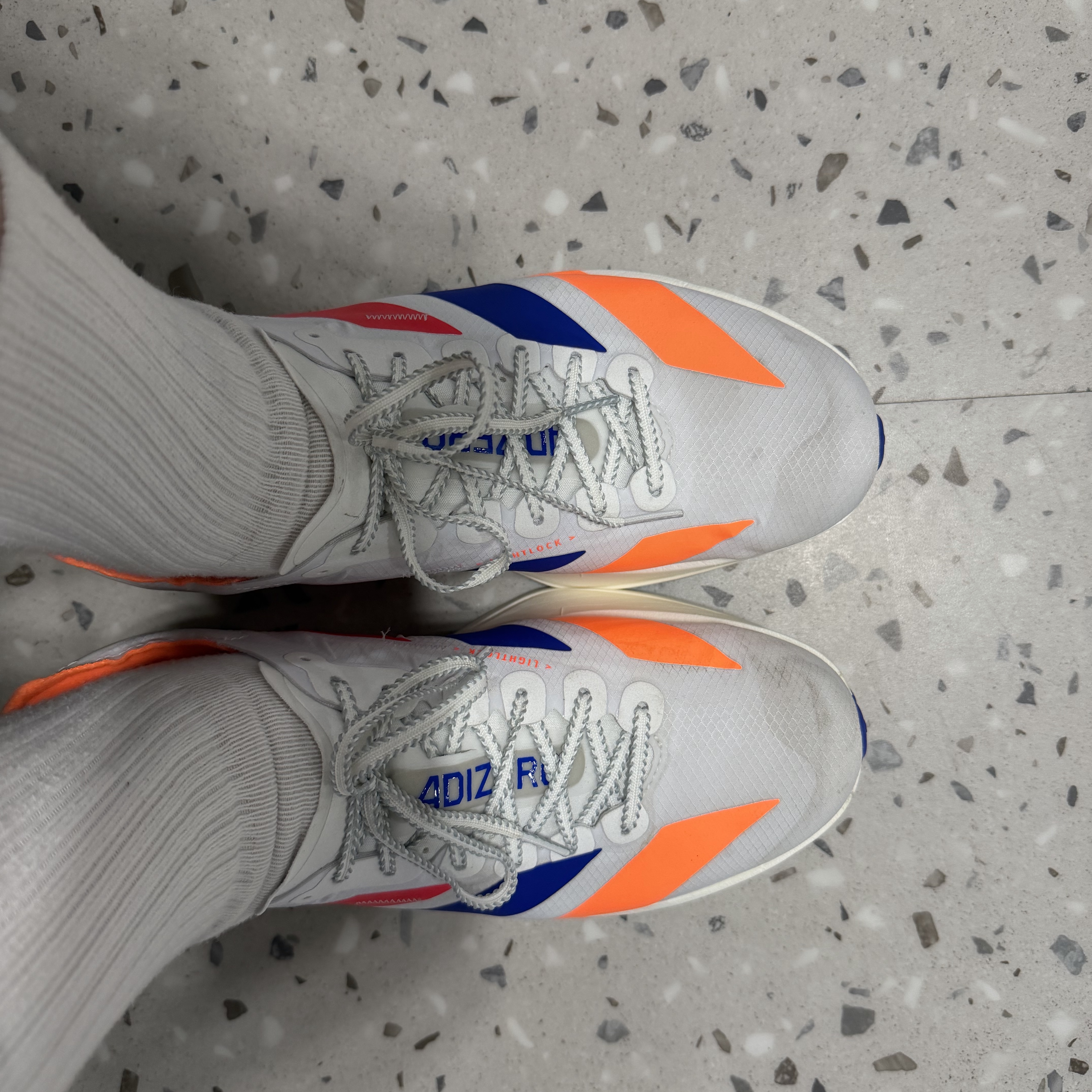 Adidas Seoul Marathon Adizero Adios Pro 4 Cloud White Lucid Red 착용 스타일