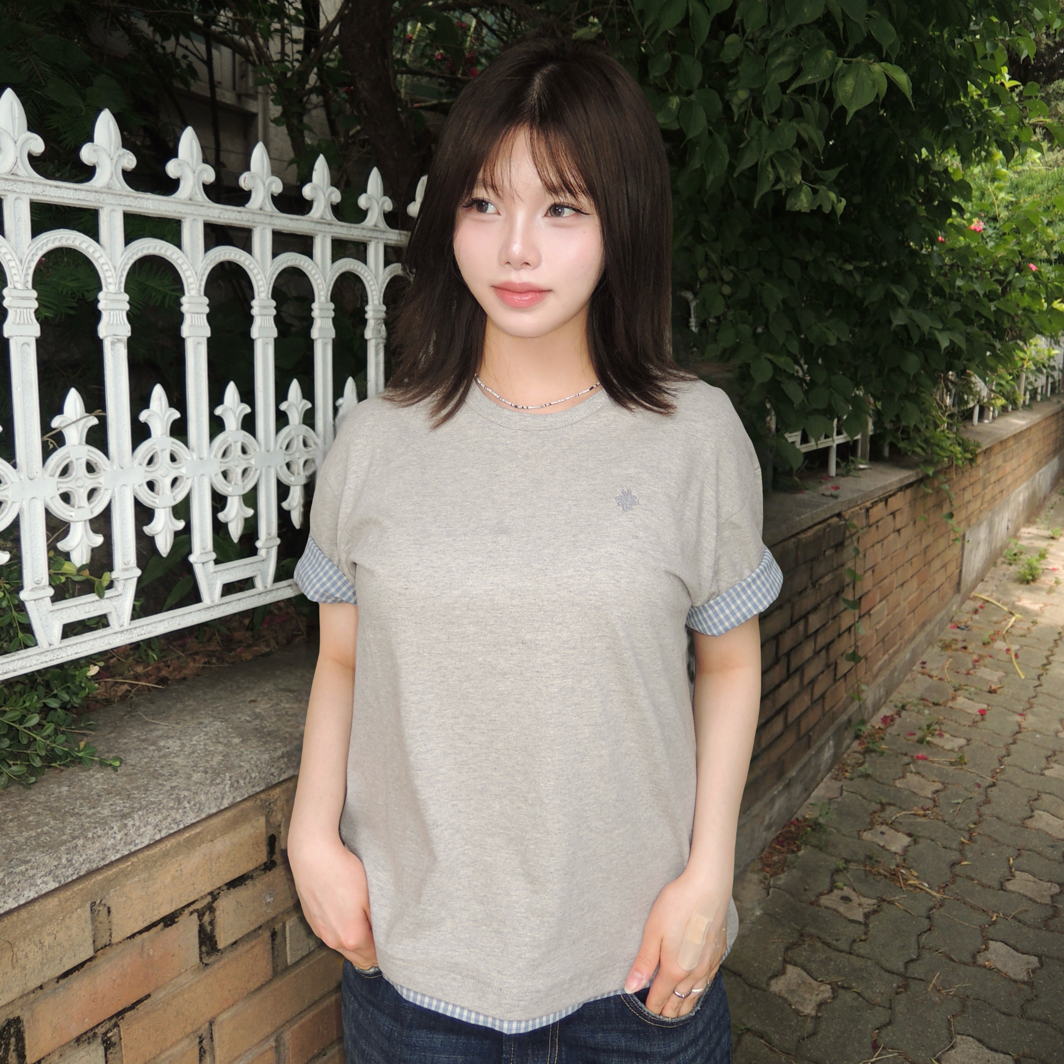 SLOW RECORD HOUSE Layered Check Roll-Up T-Shirt Grey 착용 스타일 - 3