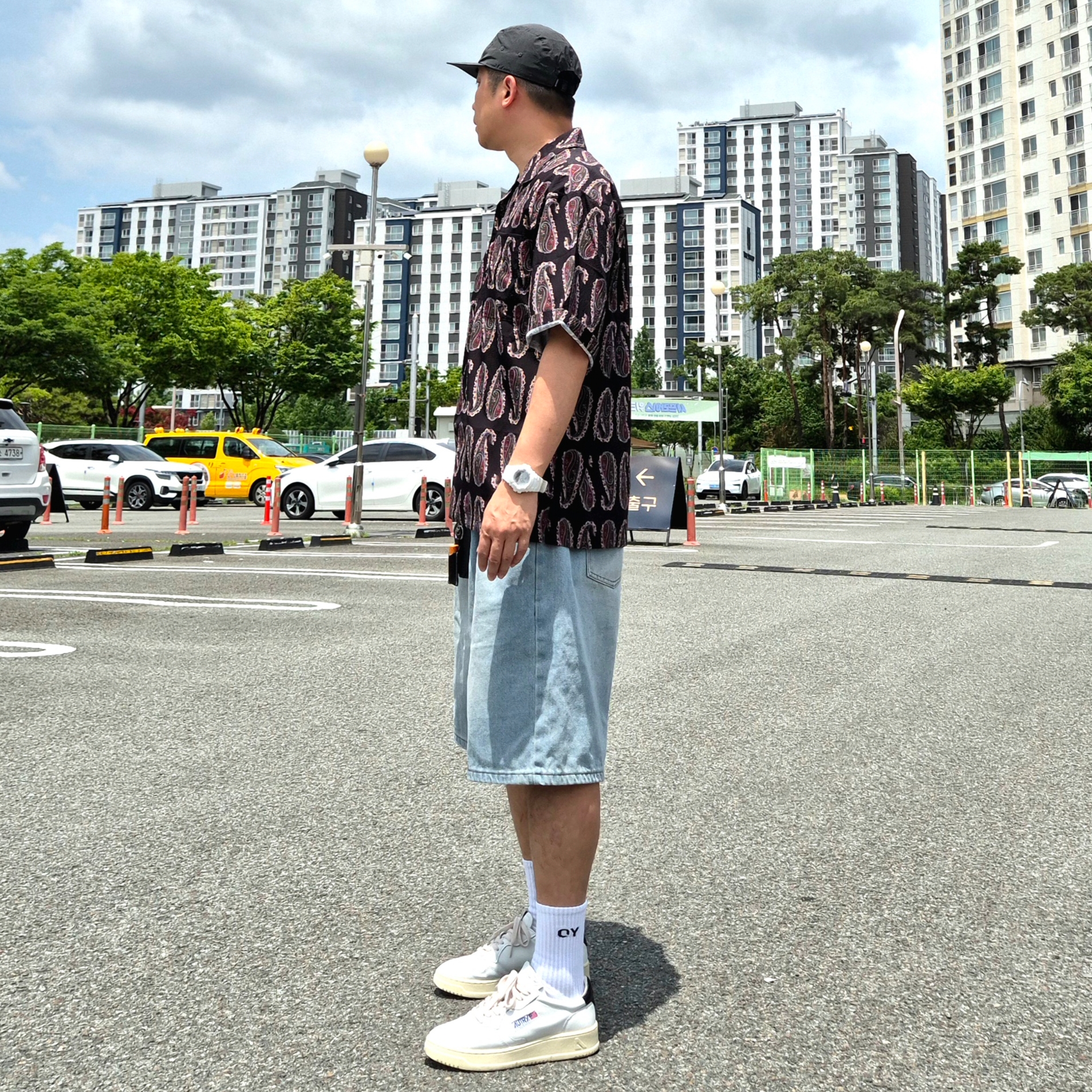 Autry Medalist Low Leather Sneakers White Black, Millo Archive Cade Leather Wallet Leather Black 착용 스타일 - 3