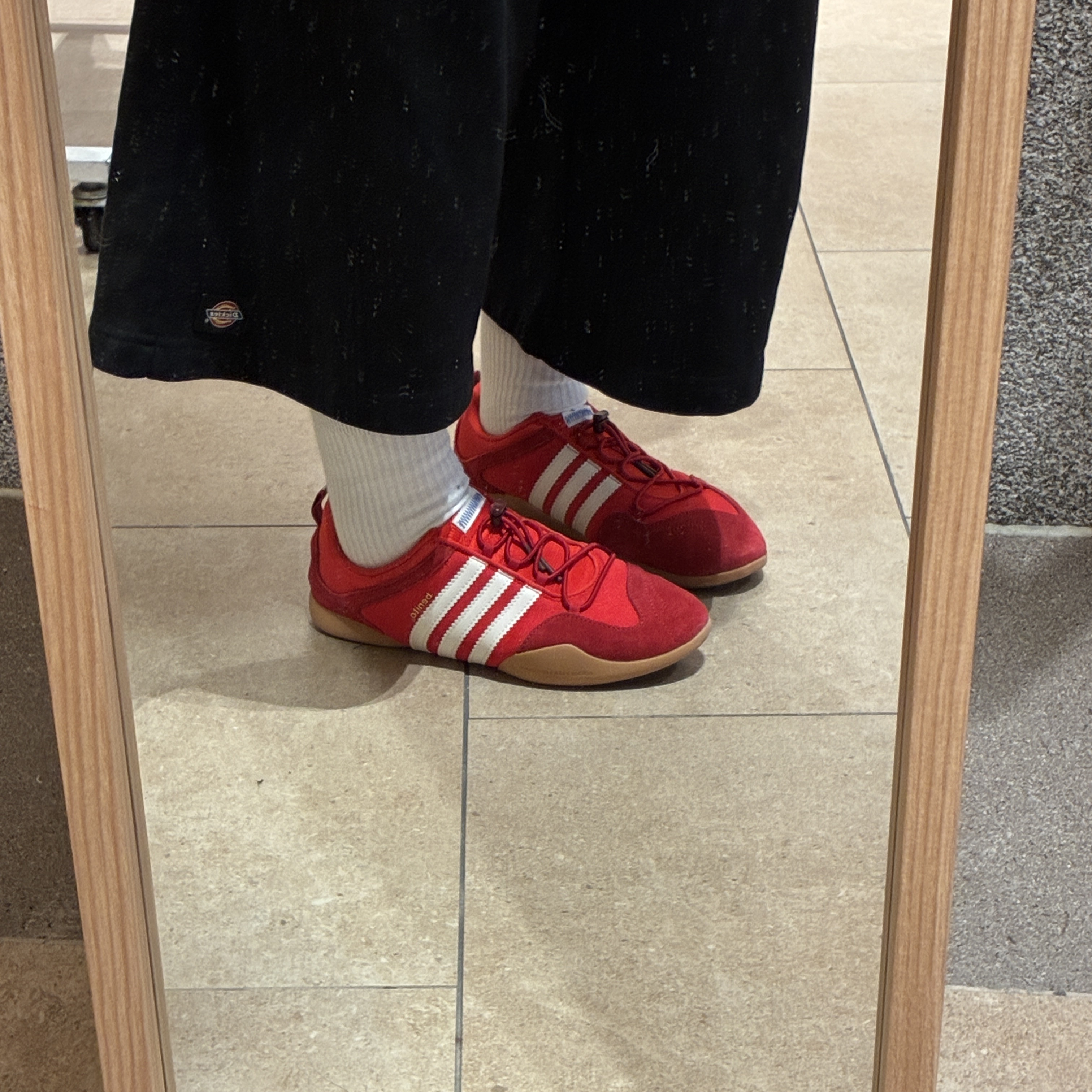Adidas x Bad Bunny Ballerina Vivid Red Cloud White 착용 스타일