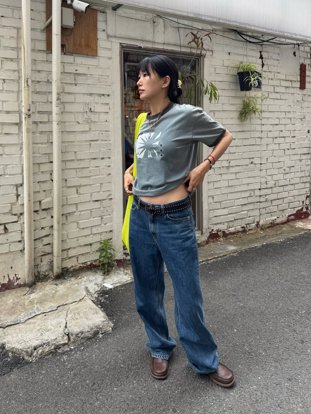 MAINBOOTH Sun Trace T-shirt TEAL Green 착용 스타일 - 3