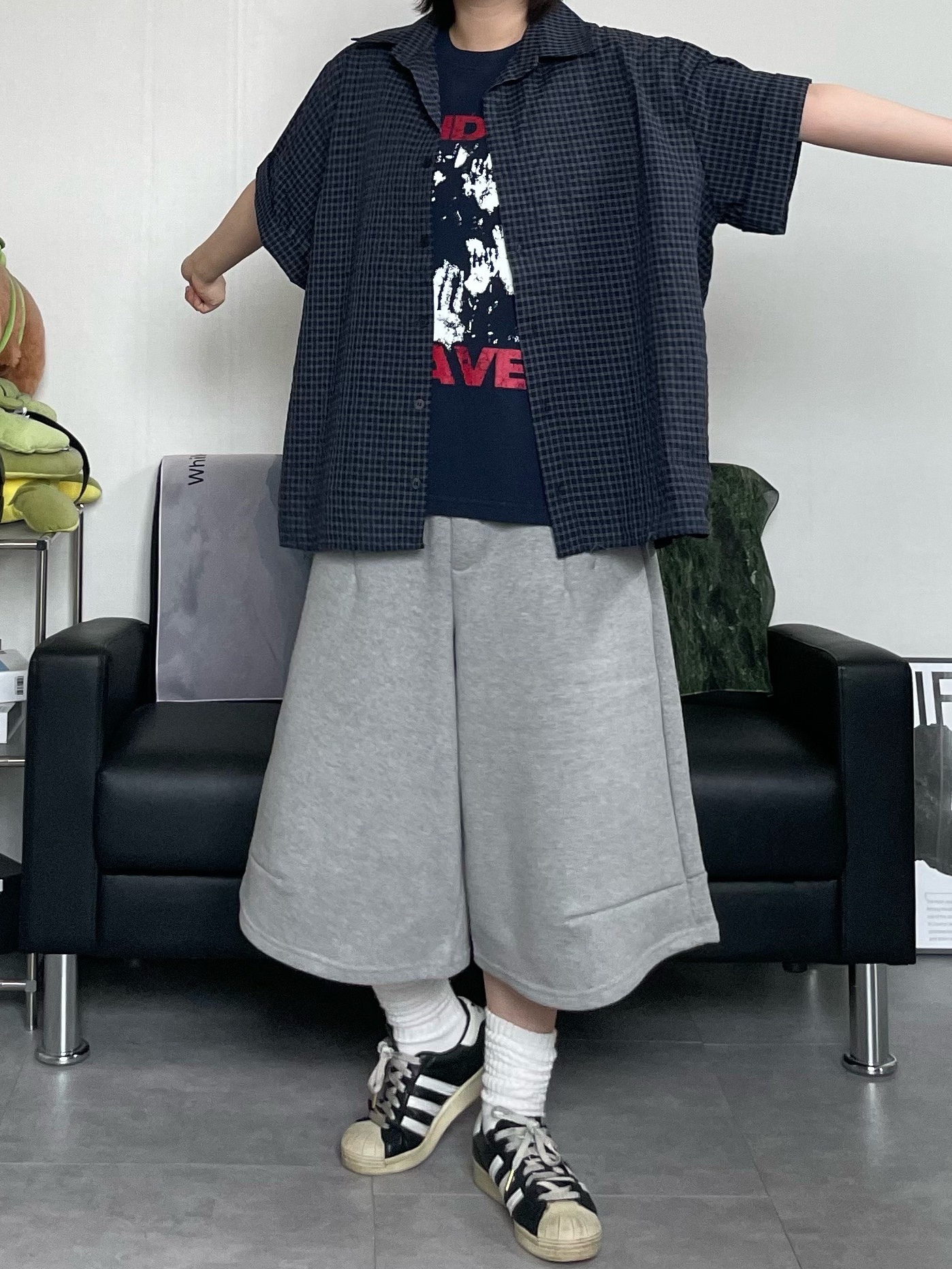 Adidas Superstar Premium Black White 착용 스타일 - 5