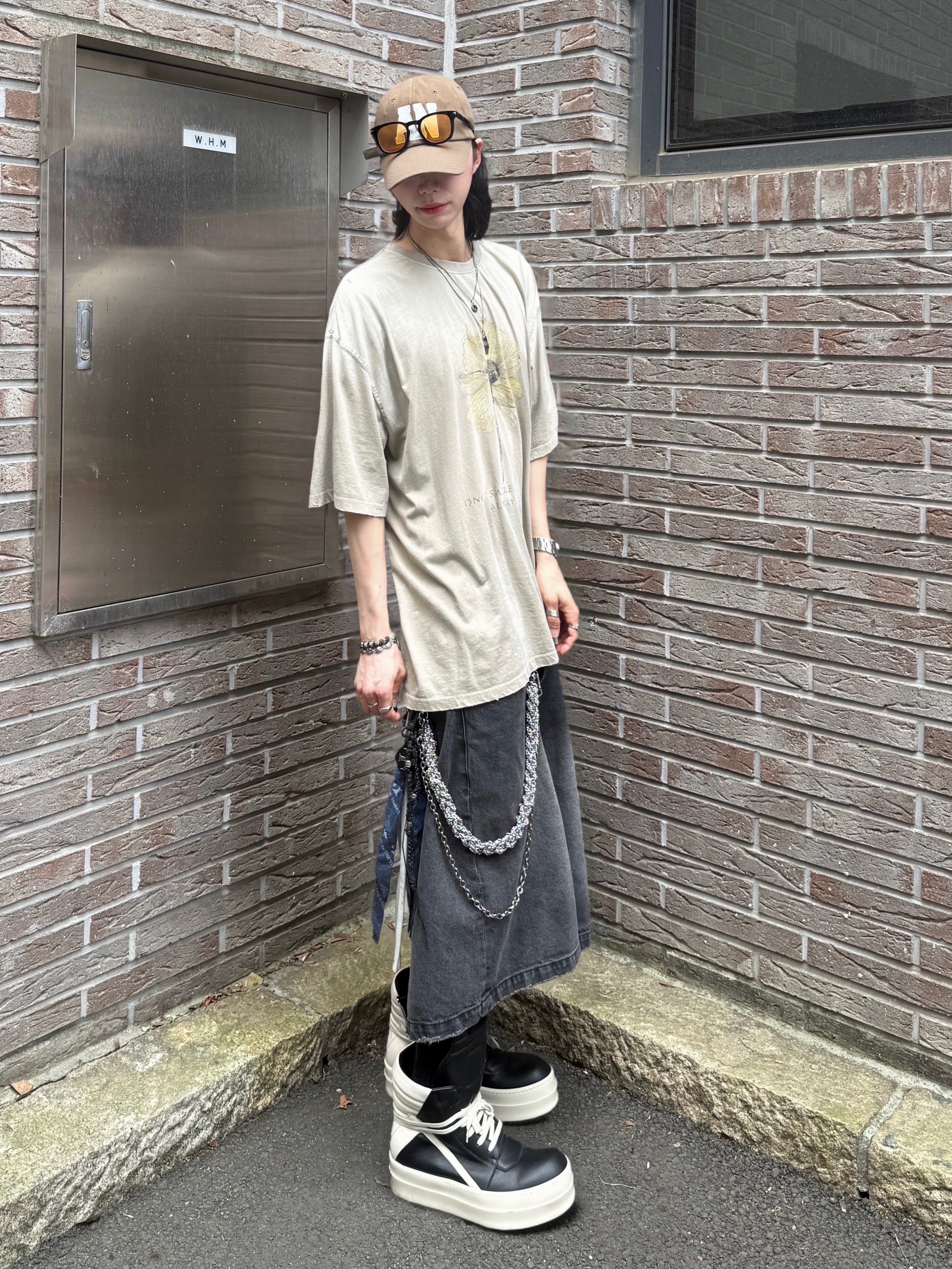 Rick Owens Hollywood Mega Bumper Geobasket in Full Grain Calf Leather Black Milk, Rick Owens Mega Bumper Geobasket Black Milk 착용 스타일 - 2