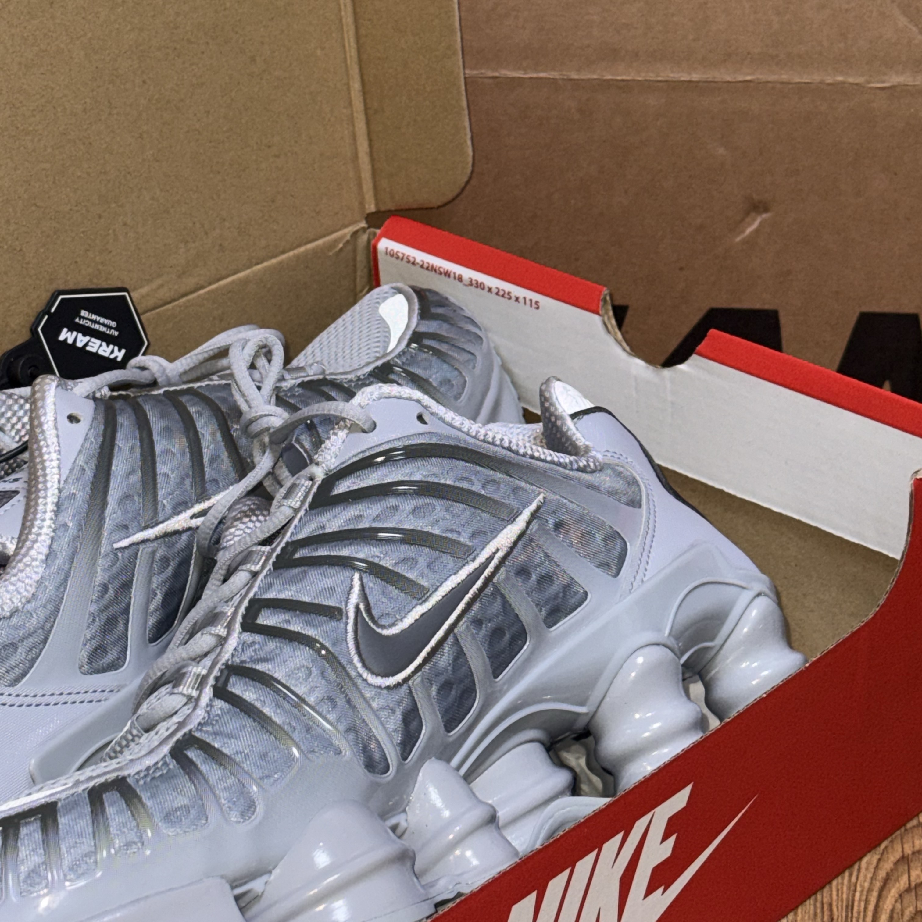 Nike Shox TL Wolf Grey Iron Grey 착용 스타일