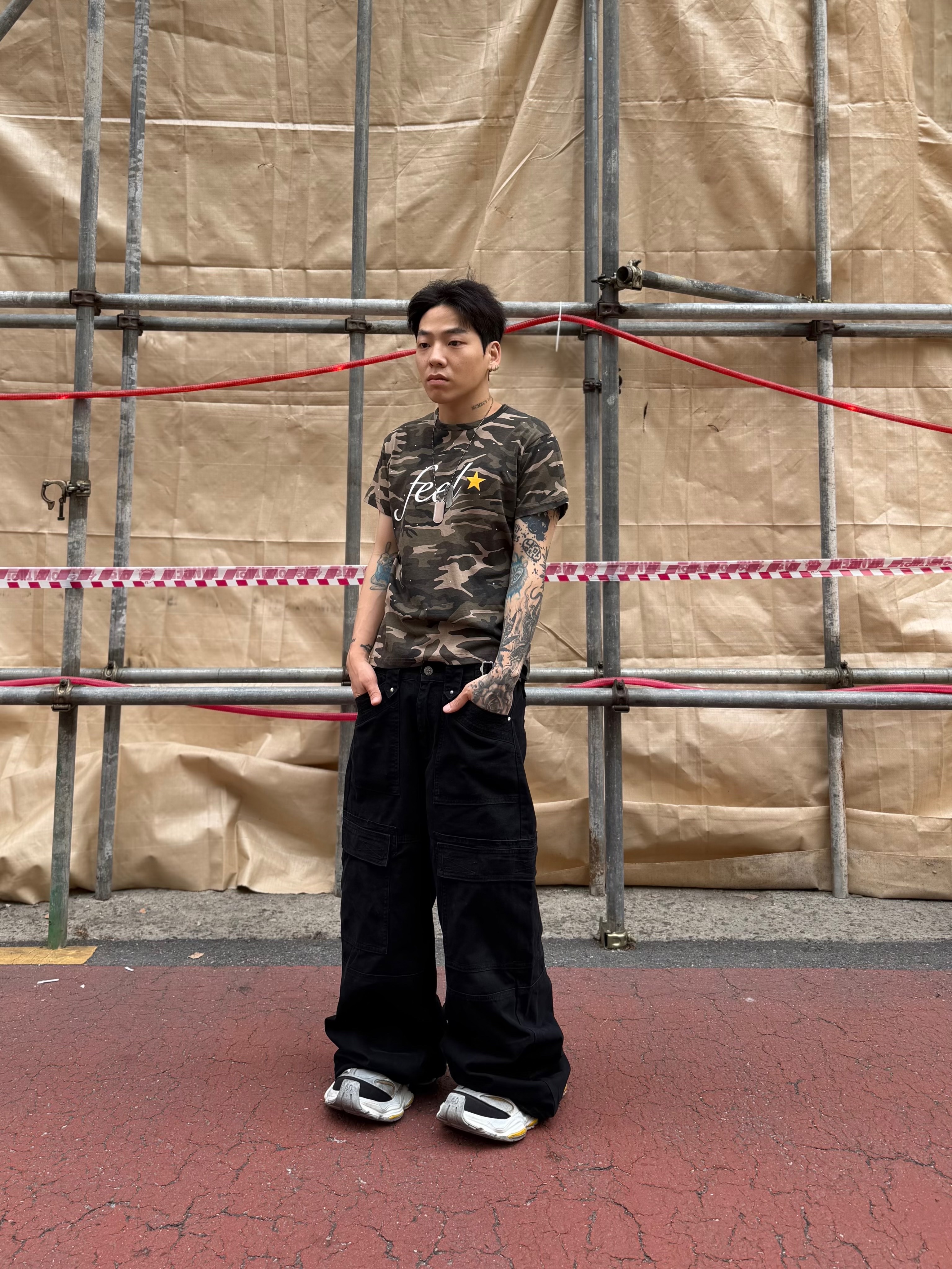 (W) Balenciaga Cargo Sneakers Grey Black Yellow 착용 스타일 - 4