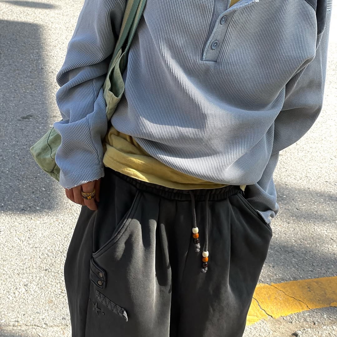 MAINBOOTH Nomad Sweat Pants CHARCOAL 착용 스타일 - 3