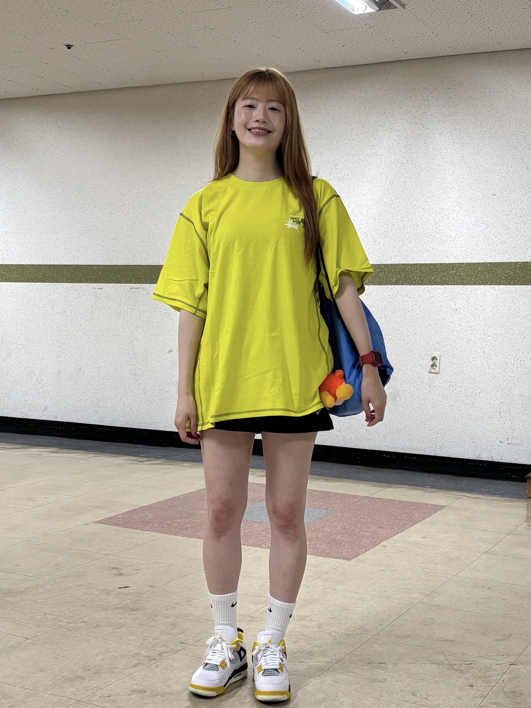 Stussy x Mountain Hardwear T-Shirt Flashlight, (W) Jordan 4 Retro Vivid Sulfur 착용 스타일 - 5